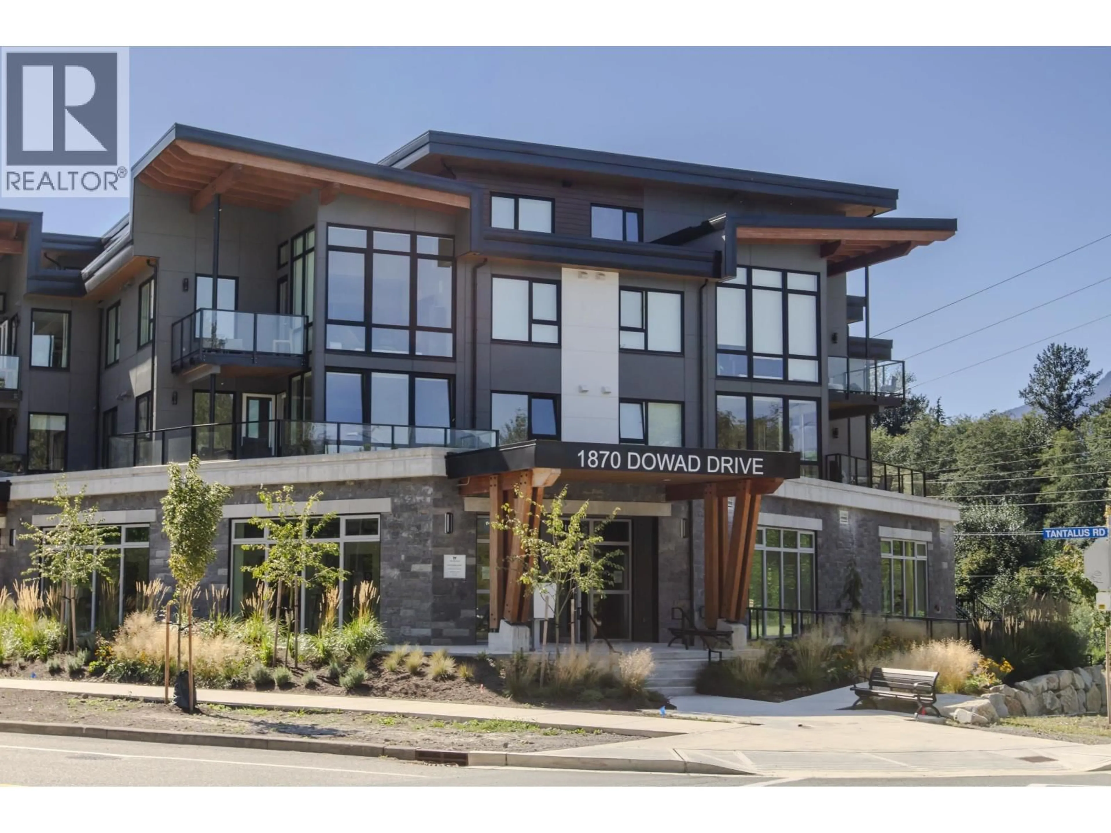 Home with brick exterior material, building for 220 - 1870 DOWAD DRIVE, Squamish British Columbia V8B1C4