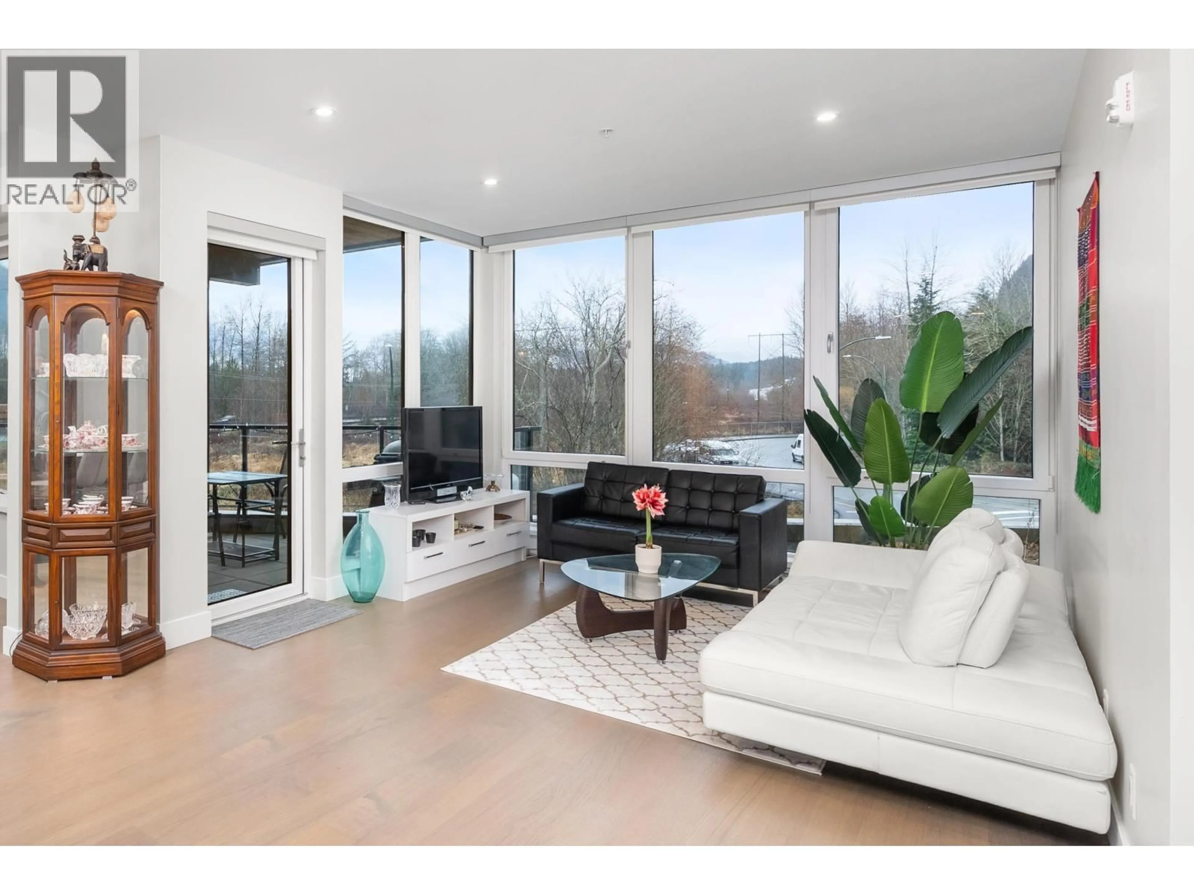 Living room with furniture, unknown for 220 - 1870 DOWAD DRIVE, Squamish British Columbia V8B1C4