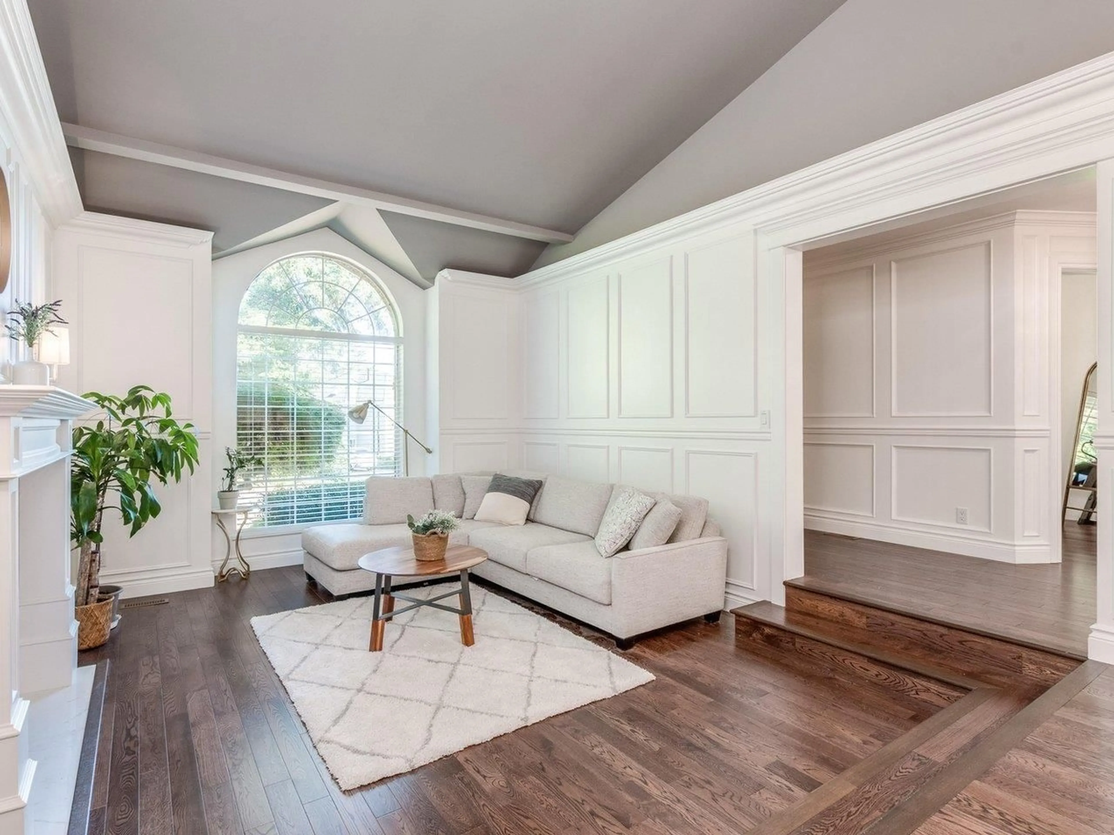 Living room with furniture, wood/laminate floor for 10753 HAZEL COURT, Surrey British Columbia V4N1W2