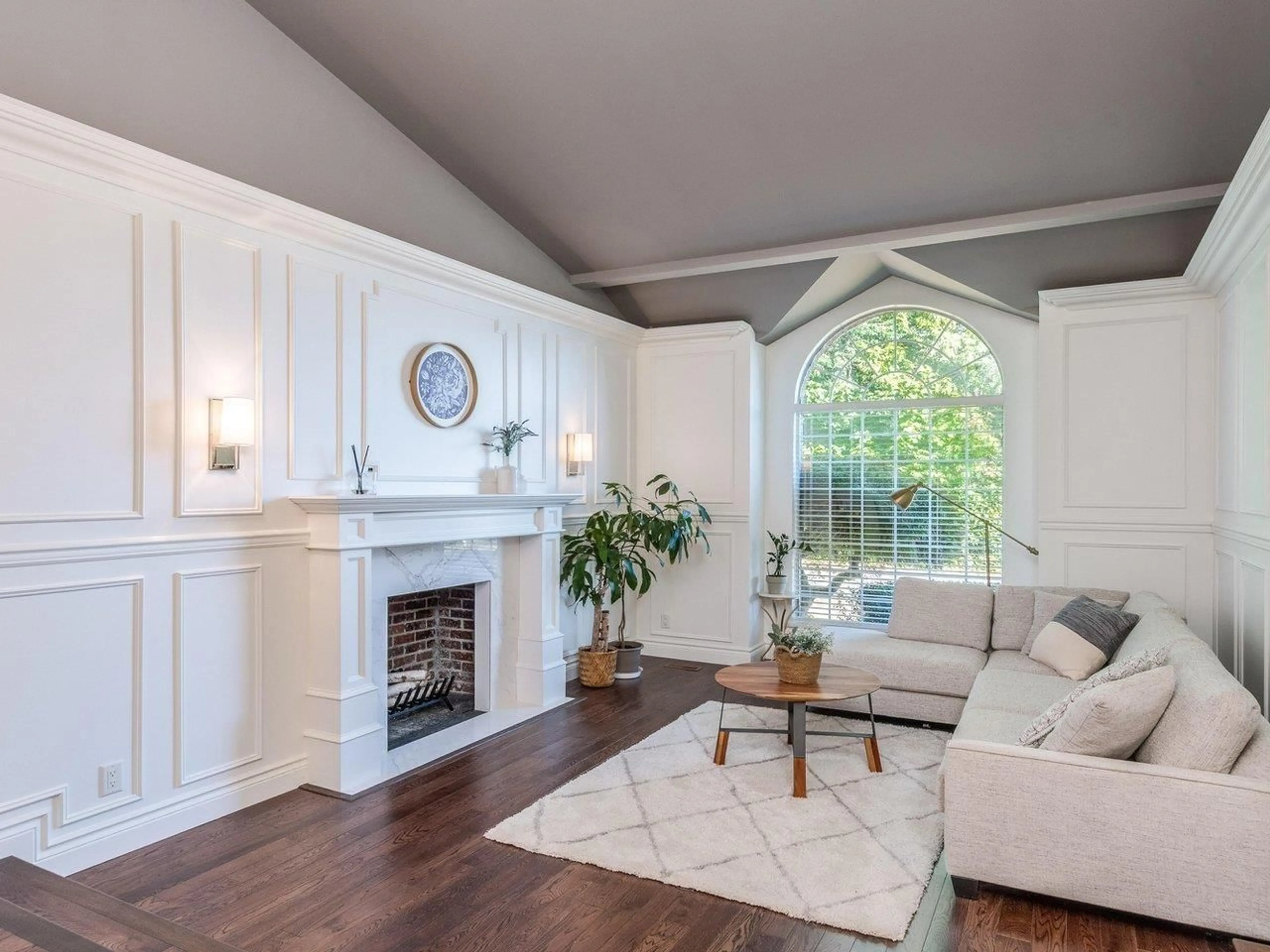 Living room with furniture, wood/laminate floor for 10753 HAZEL COURT, Surrey British Columbia V4N1W2