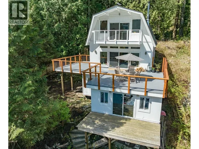 2937 PANORAMA DRIVE, North Vancouver 2