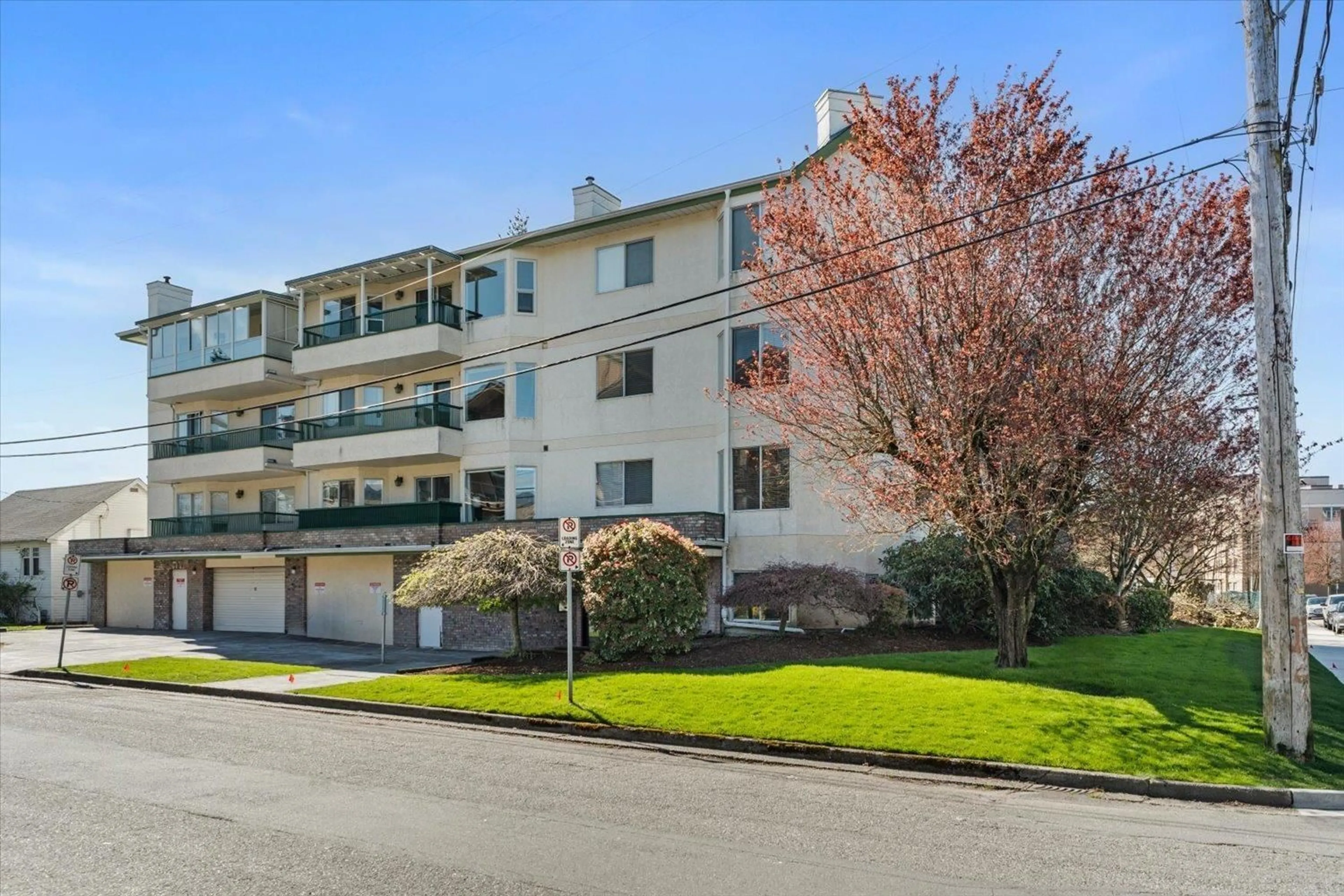 A pic from outside/outdoor area/front of a property/back of a property/a pic from drone, water/lake/river/ocean view for 205 - 45604 BRETT AVENUE, Chilliwack British Columbia V2P1N9