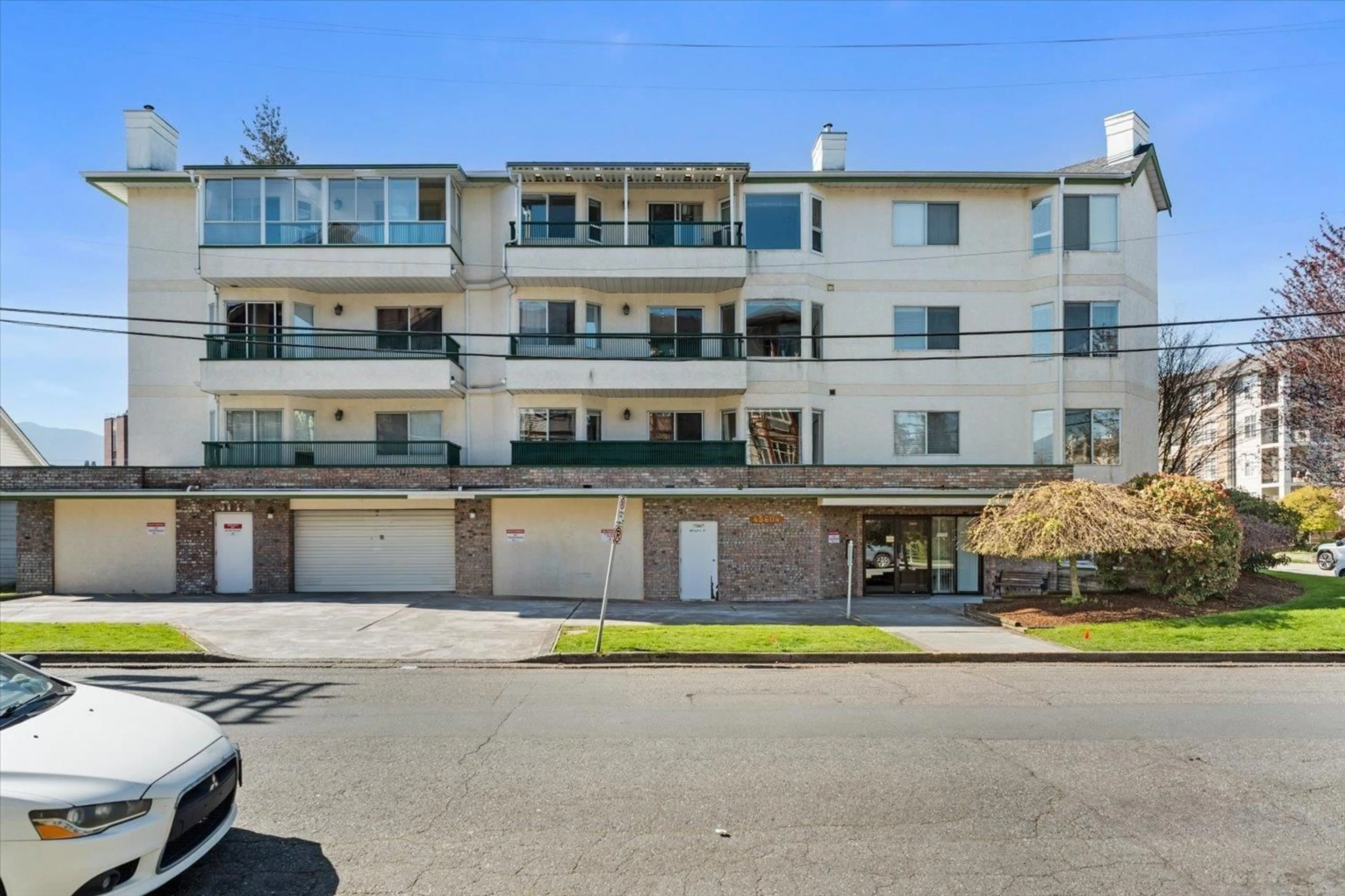 A pic from outside/outdoor area/front of a property/back of a property/a pic from drone, unknown for 205 - 45604 BRETT AVENUE, Chilliwack British Columbia V2P1N9