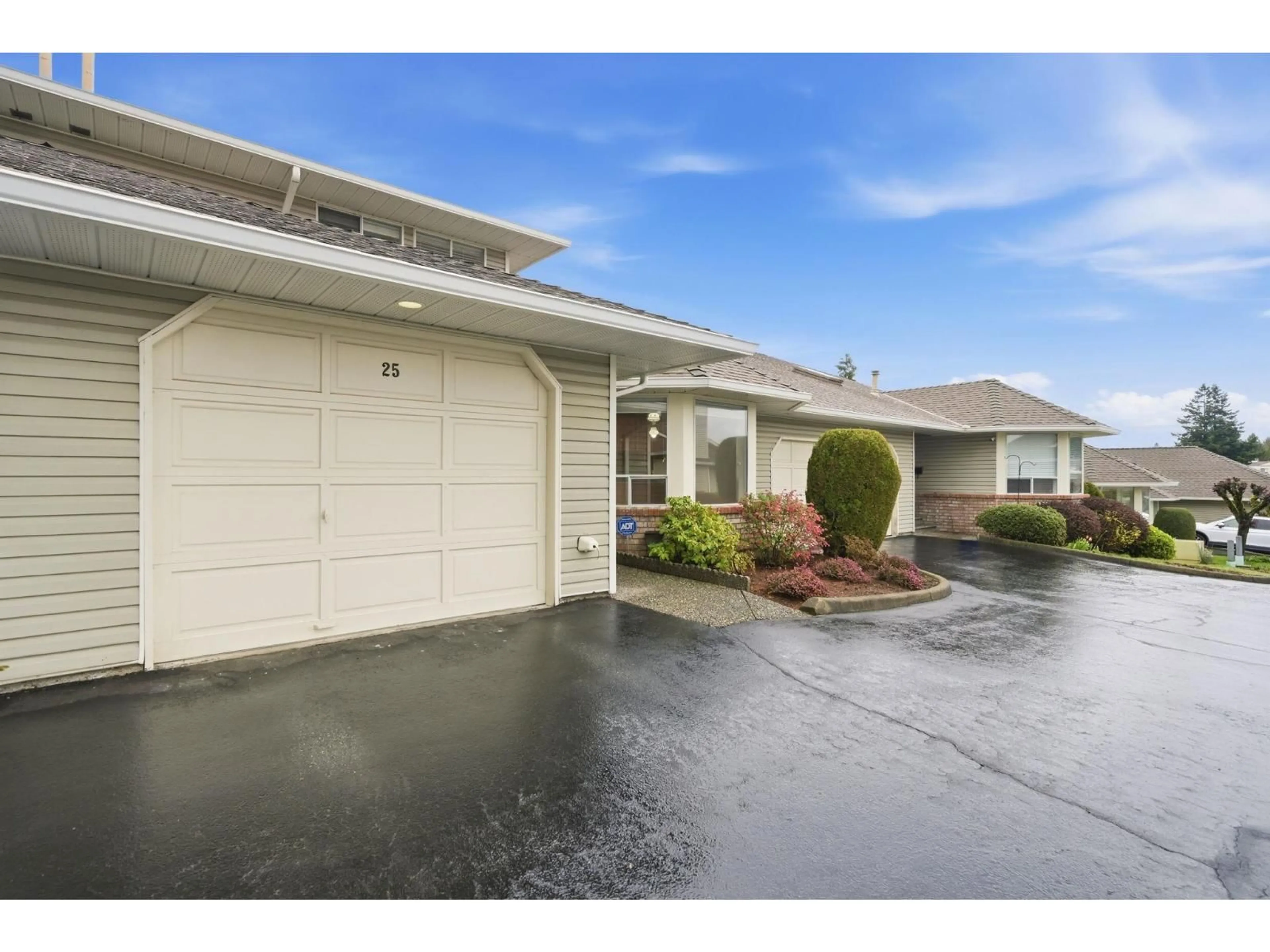 Indoor garage for 25 - 32615 MURRAY AVENUE, Abbotsford British Columbia V2T4T6