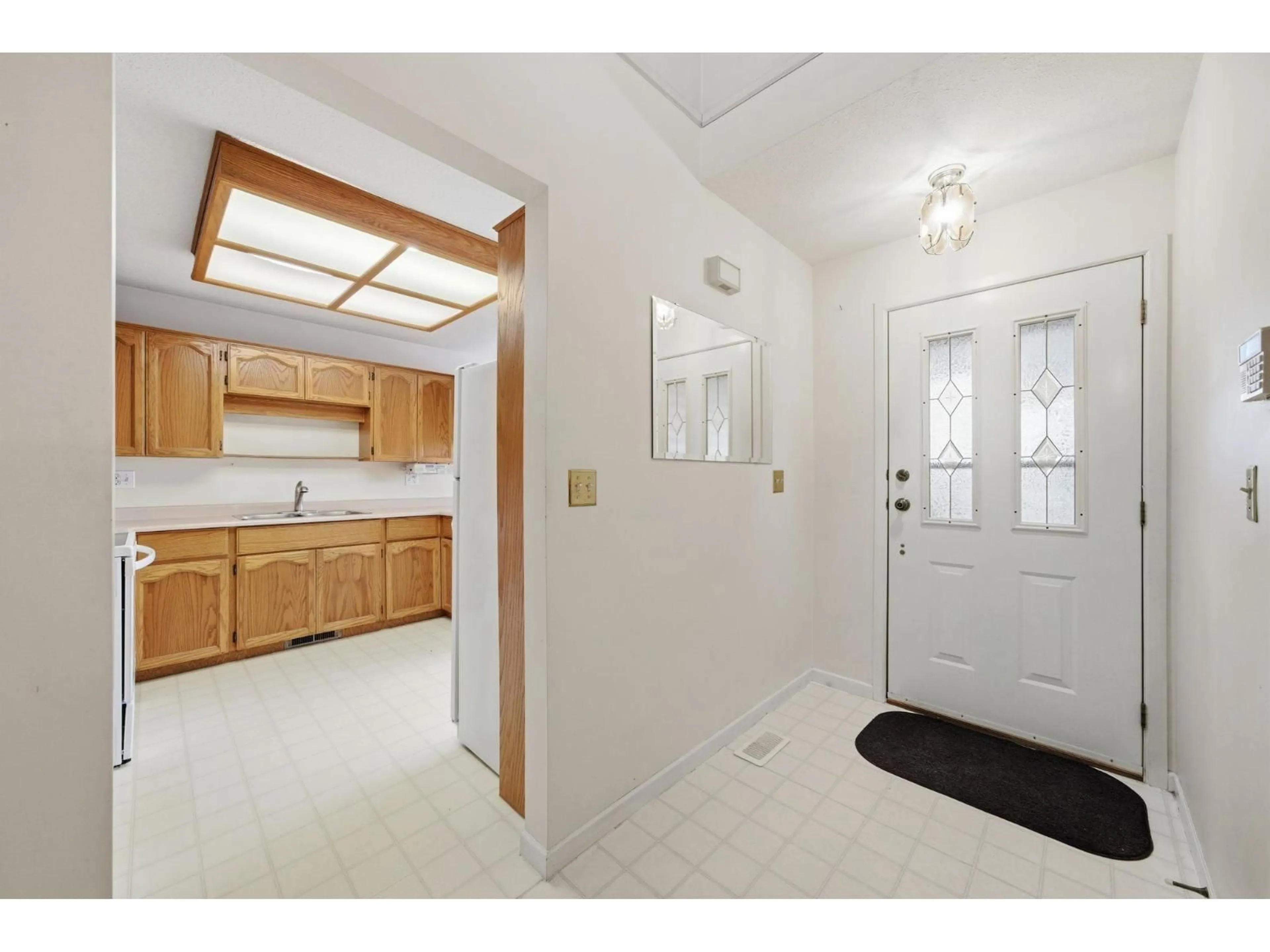 Indoor entryway for 25 - 32615 MURRAY AVENUE, Abbotsford British Columbia V2T4T6