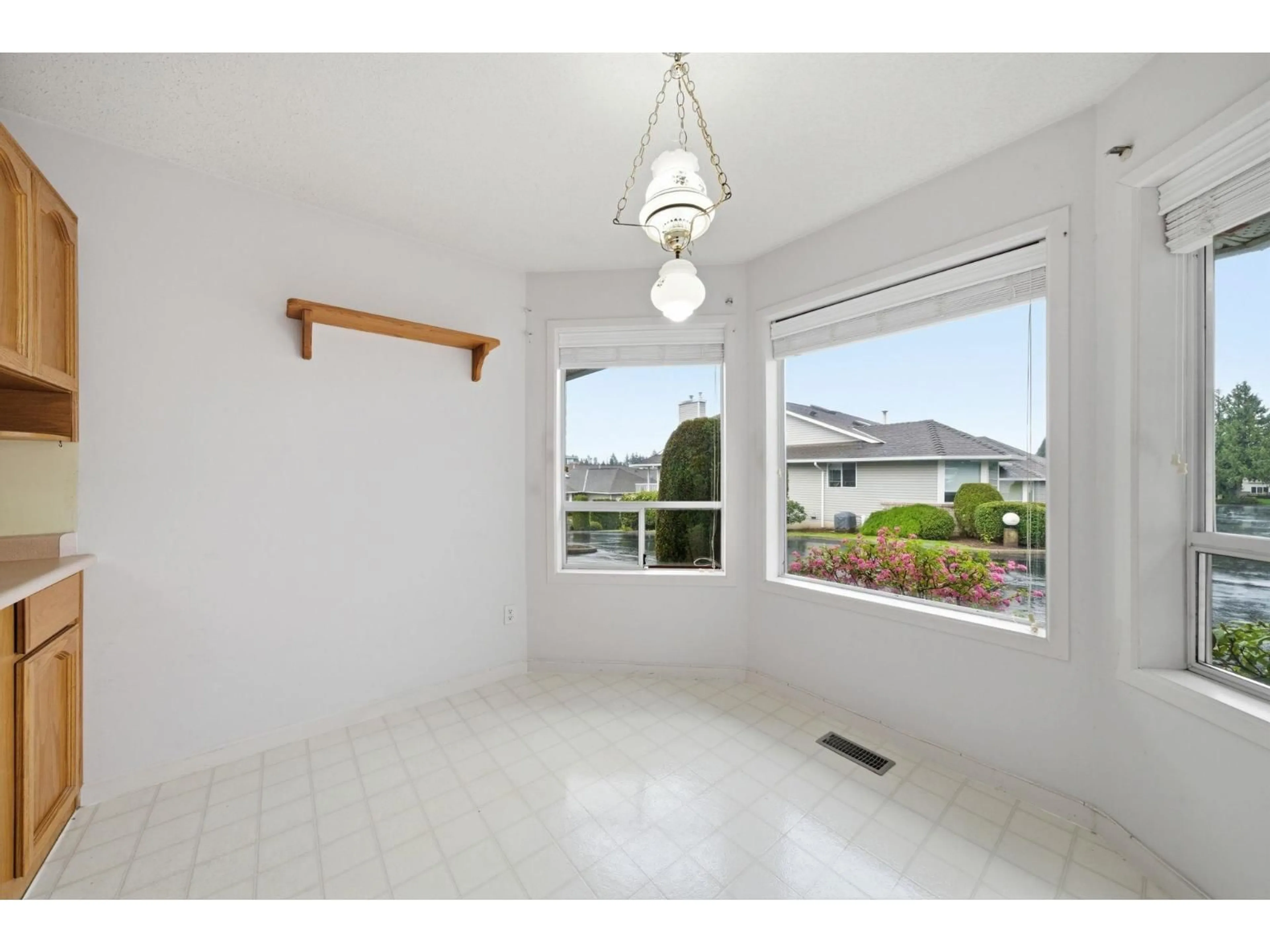 A pic of a room for 25 - 32615 MURRAY AVENUE, Abbotsford British Columbia V2T4T6