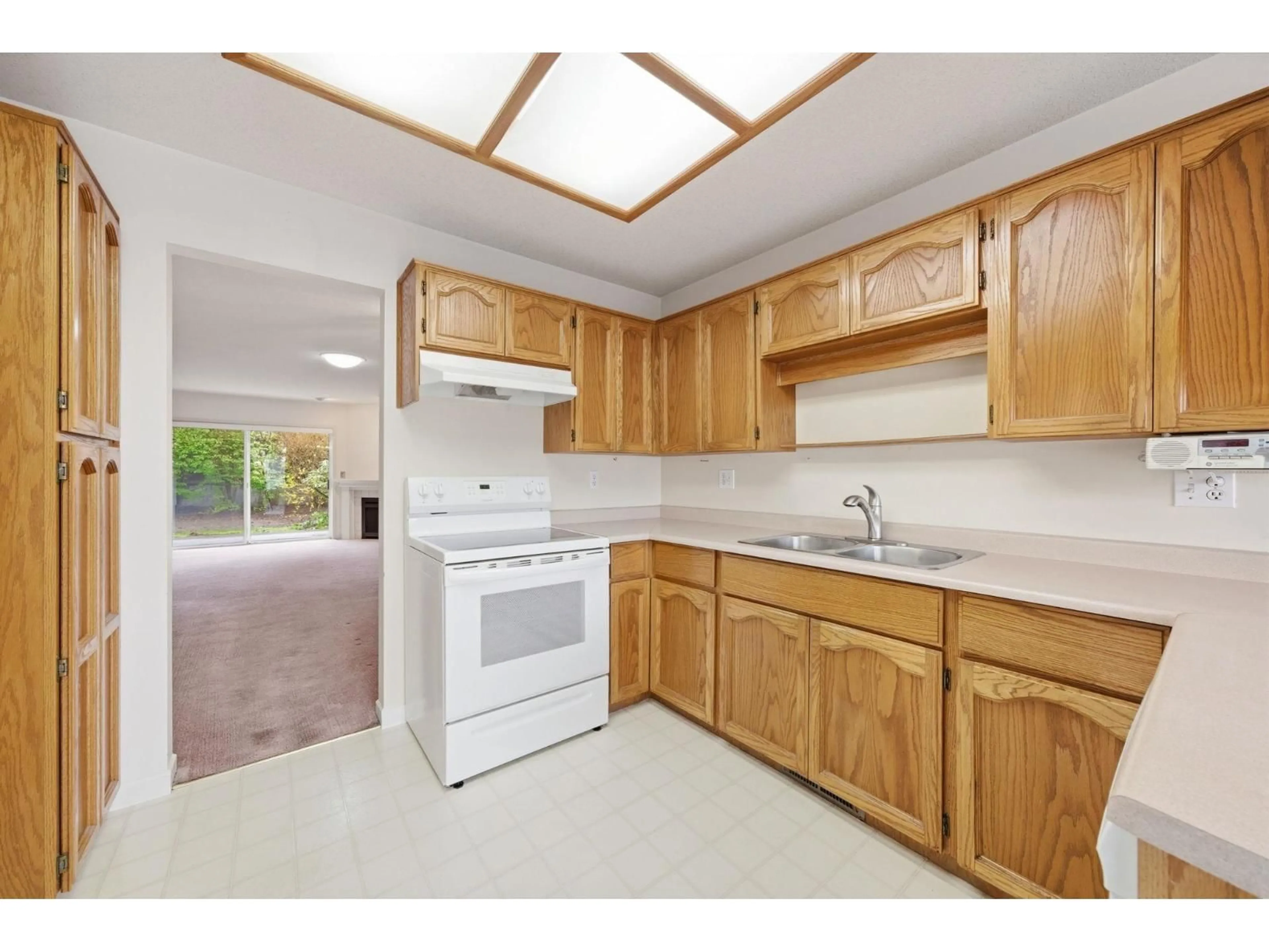 Standard kitchen, unknown for 25 - 32615 MURRAY AVENUE, Abbotsford British Columbia V2T4T6