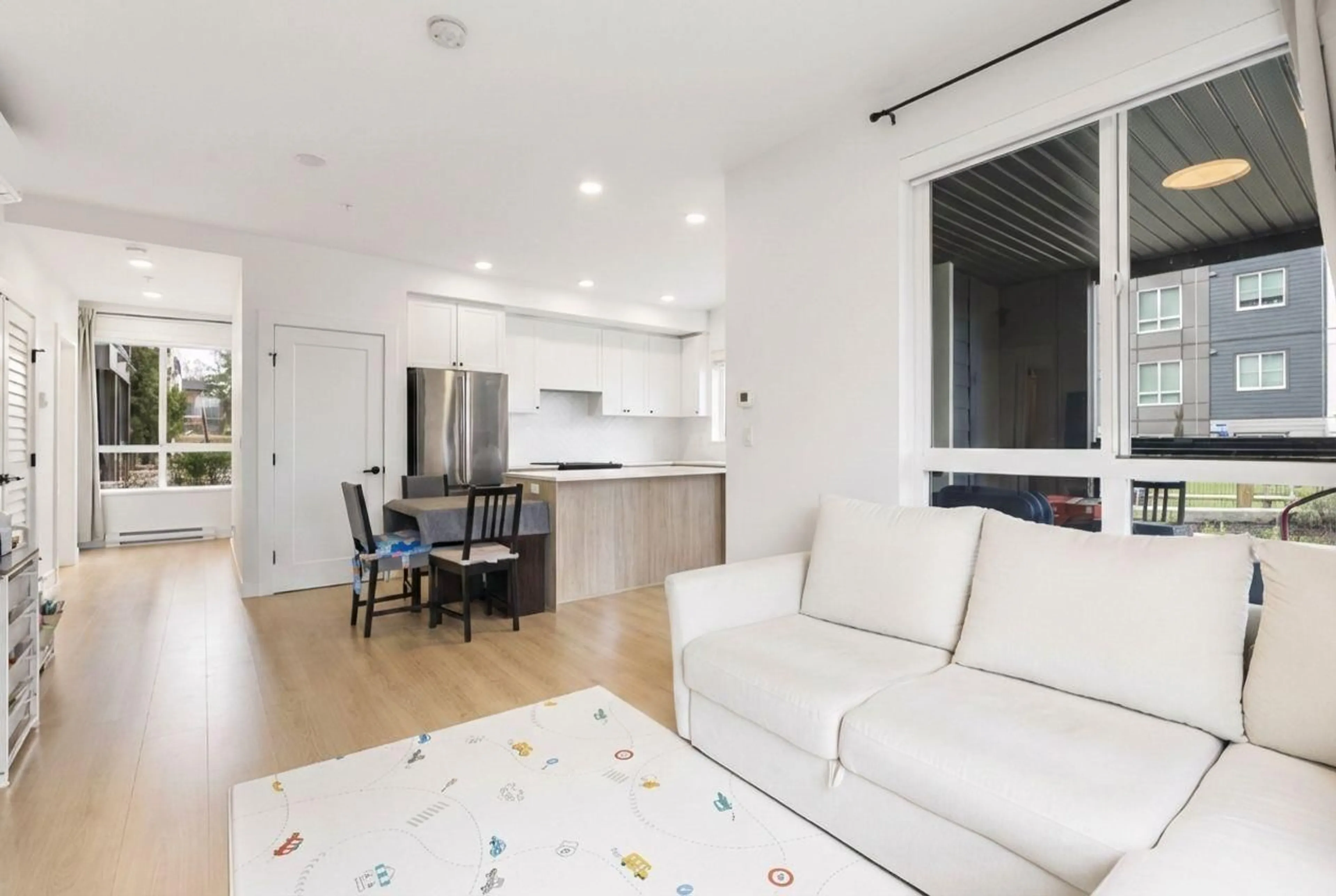 Living room with furniture, unknown for 104 - 19953 76 AVENUE, Langley British Columbia V2Y3Y1