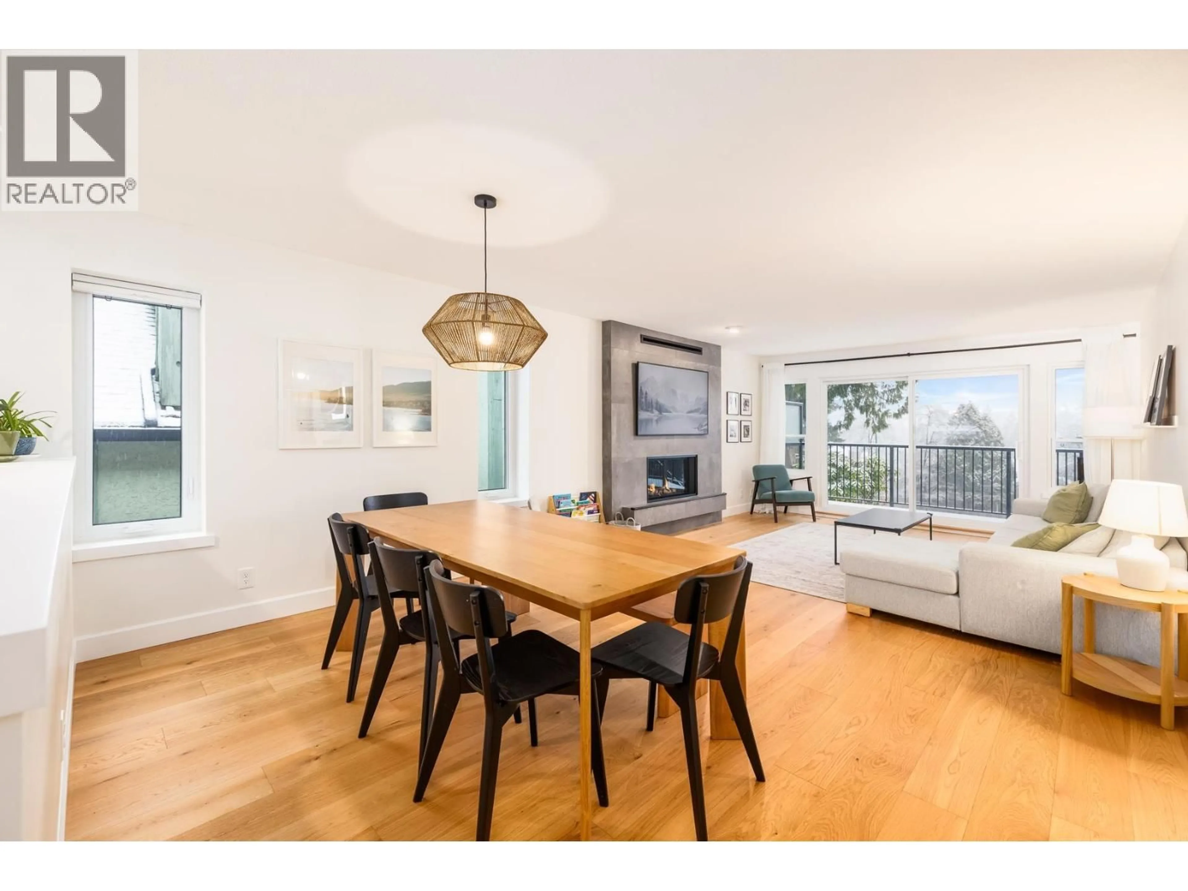 Dining room, wood/laminate floor for 3985 FRAMES PLACE, North Vancouver British Columbia V7G2M5