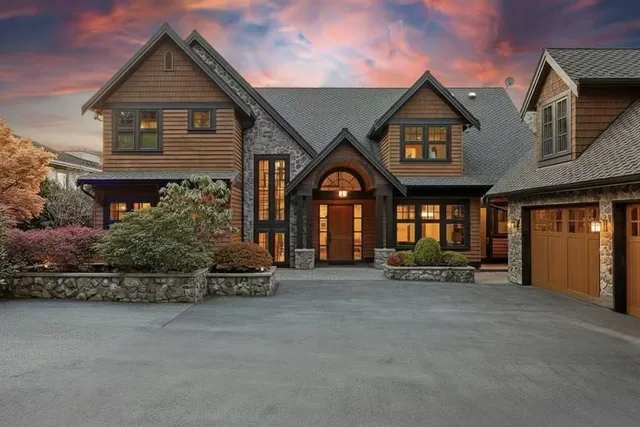 2737 CRESCENT DRIVE, Surrey 4