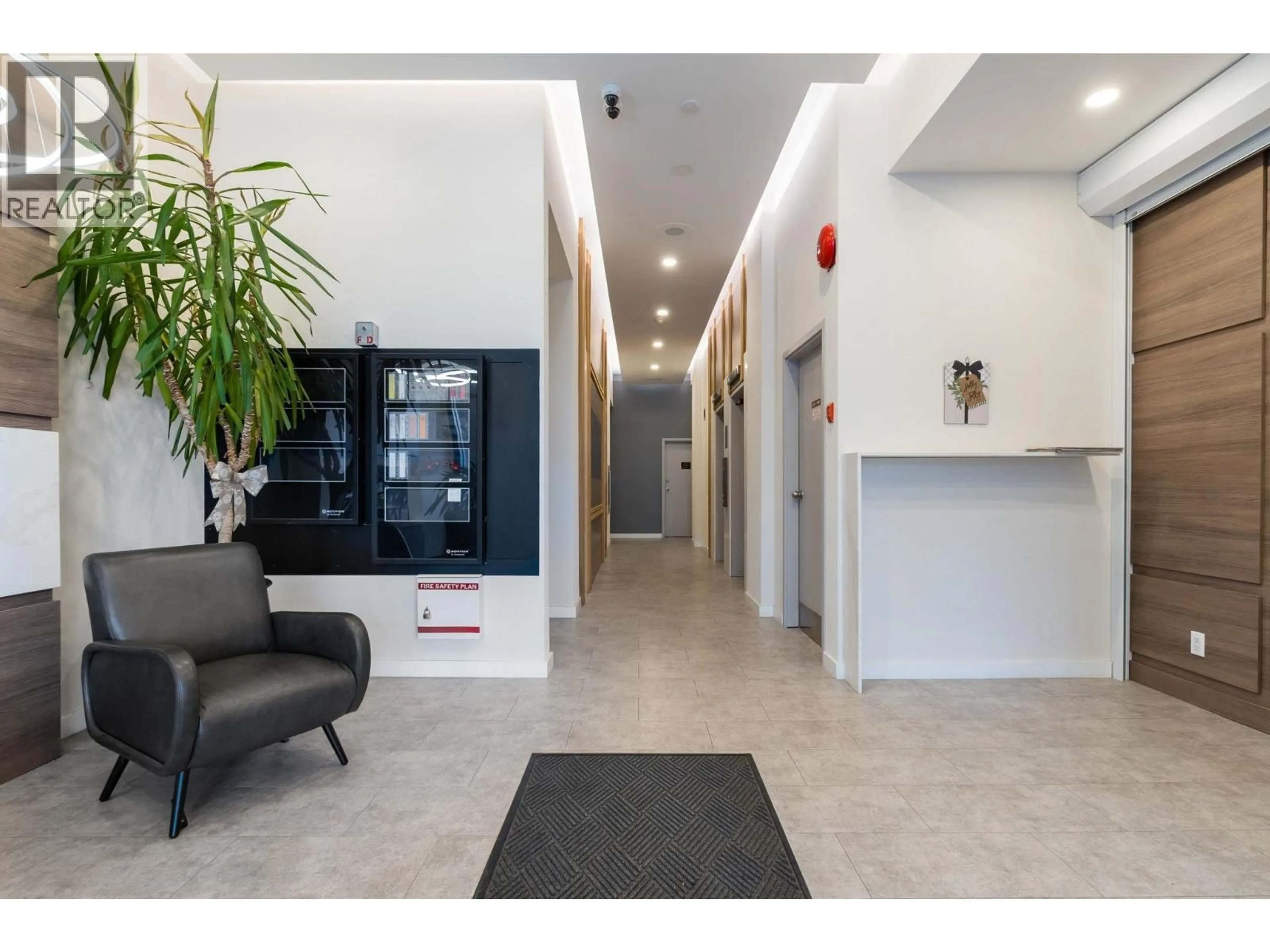 Indoor foyer for 901 - 7235 SALISBURY AVENUE, Burnaby British Columbia V5E4E6