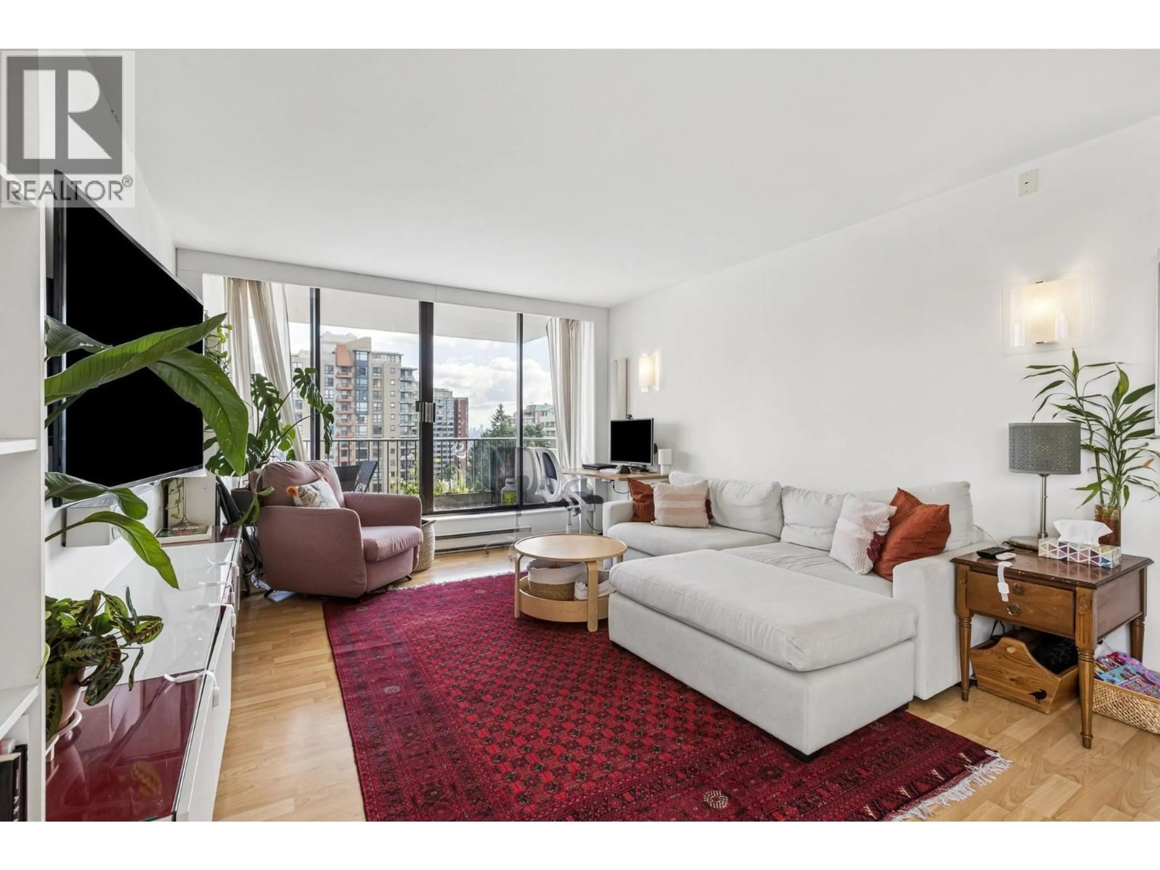 Living room with furniture, unknown for 901 - 7235 SALISBURY AVENUE, Burnaby British Columbia V5E4E6