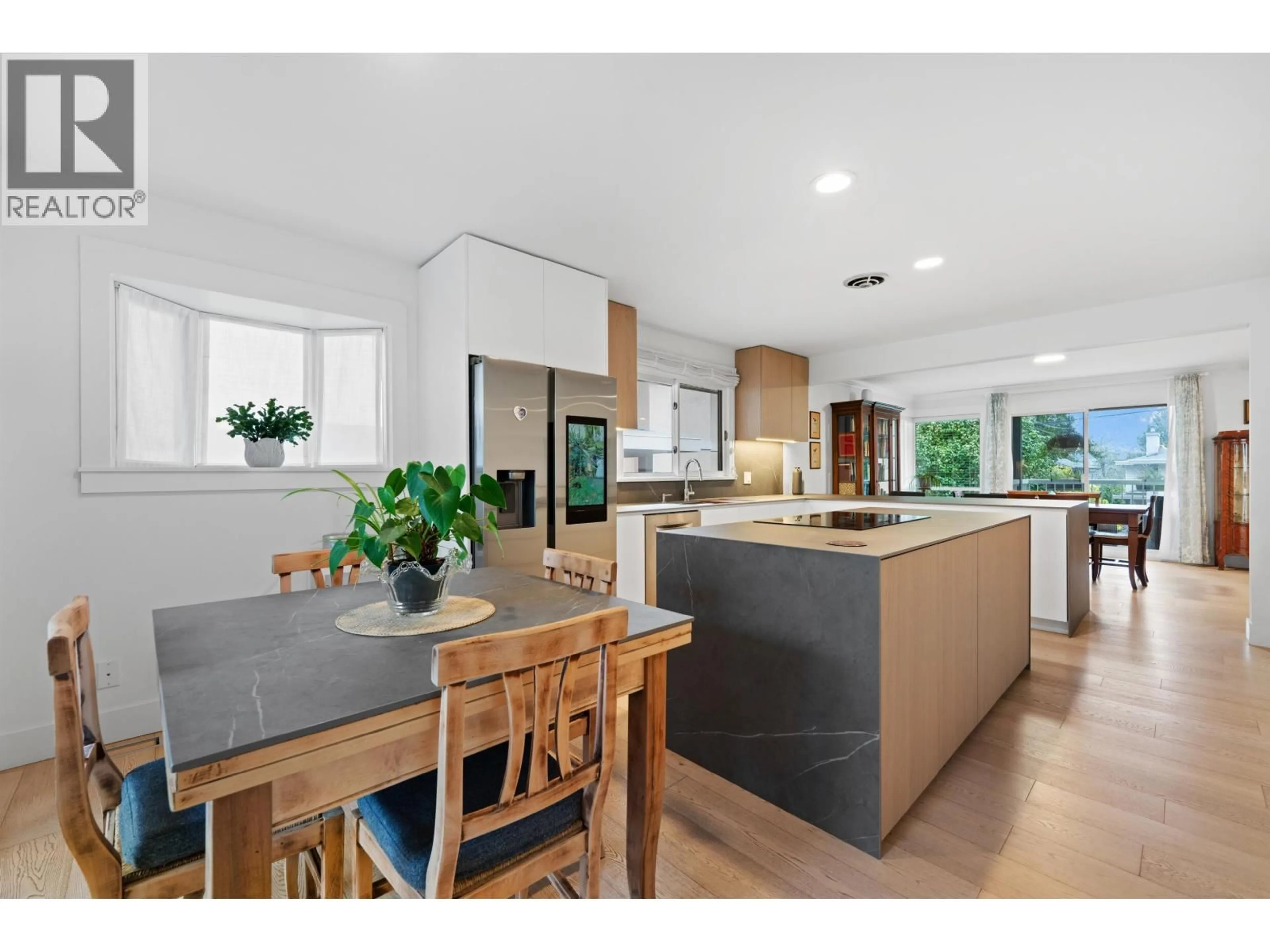 Open concept kitchen, wood/laminate floor for 6422 DOUGLAS STREET, West Vancouver British Columbia V7W2G2