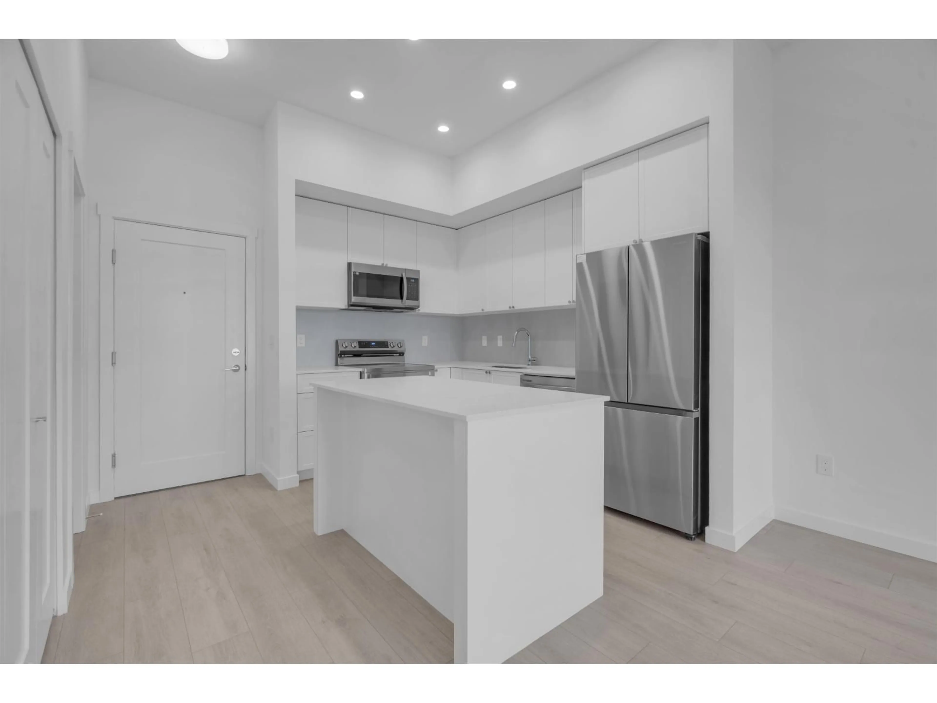 Standard kitchen, unknown for 603 - 14778 106 AVENUE, Surrey British Columbia V3R5Y1