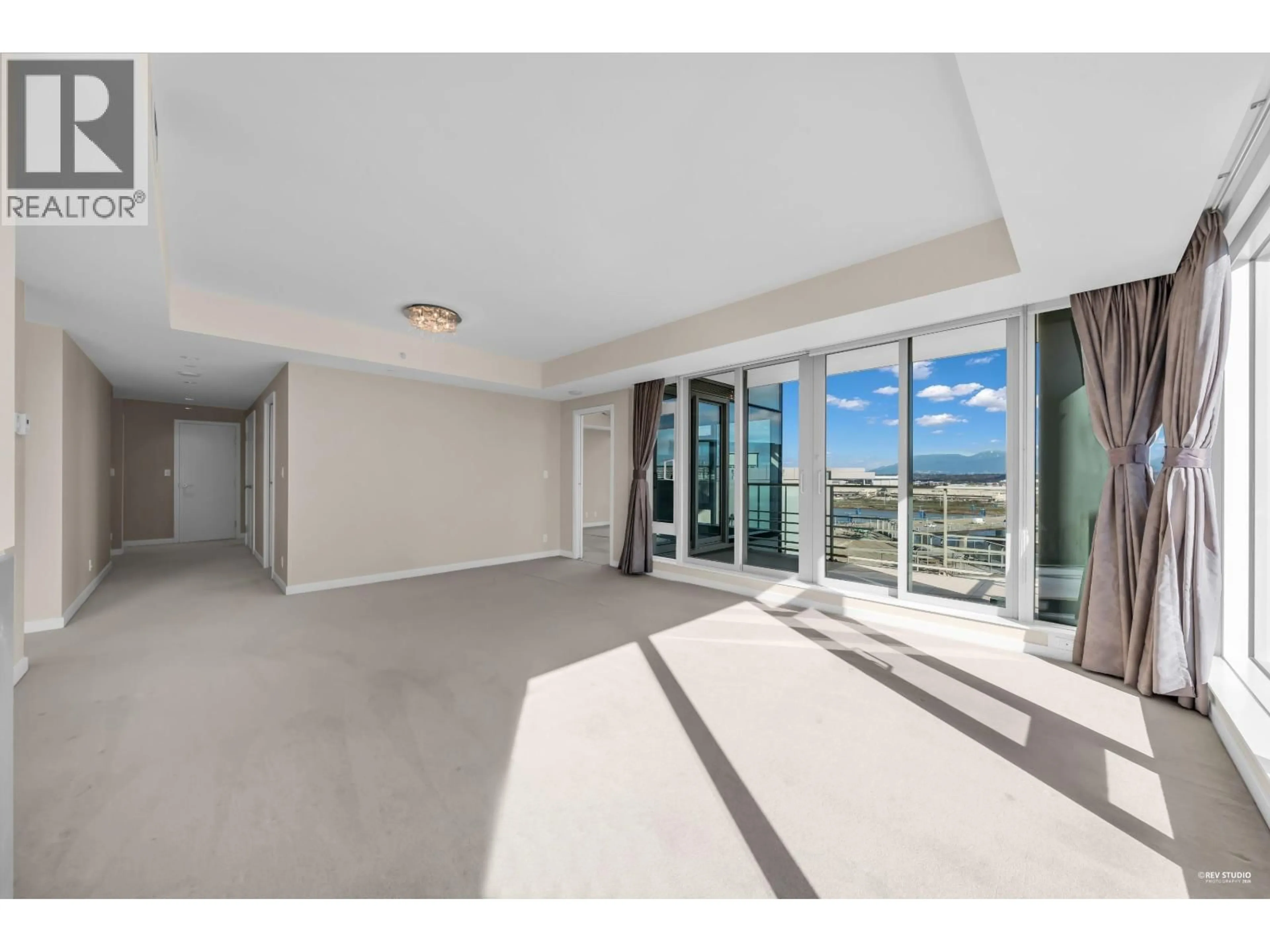 Indoor foyer for 902 - 5171 BRIGHOUSE WAY, Richmond British Columbia V7C0A6