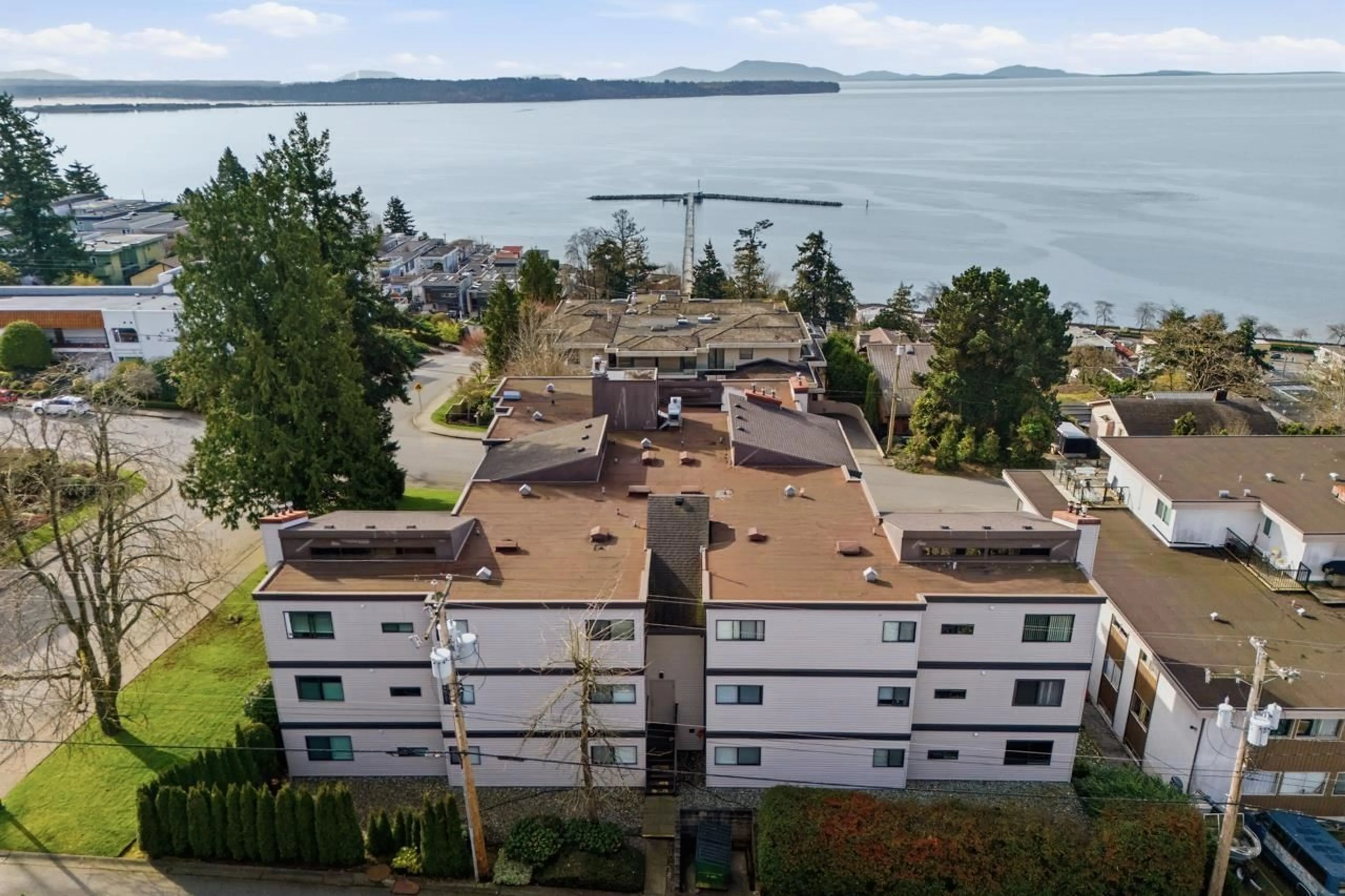 A pic from outside/outdoor area/front of a property/back of a property/a pic from drone, water/lake/river/ocean view for 105 - 15041 PROSPECT AVENUE, White Rock British Columbia V4B2B5