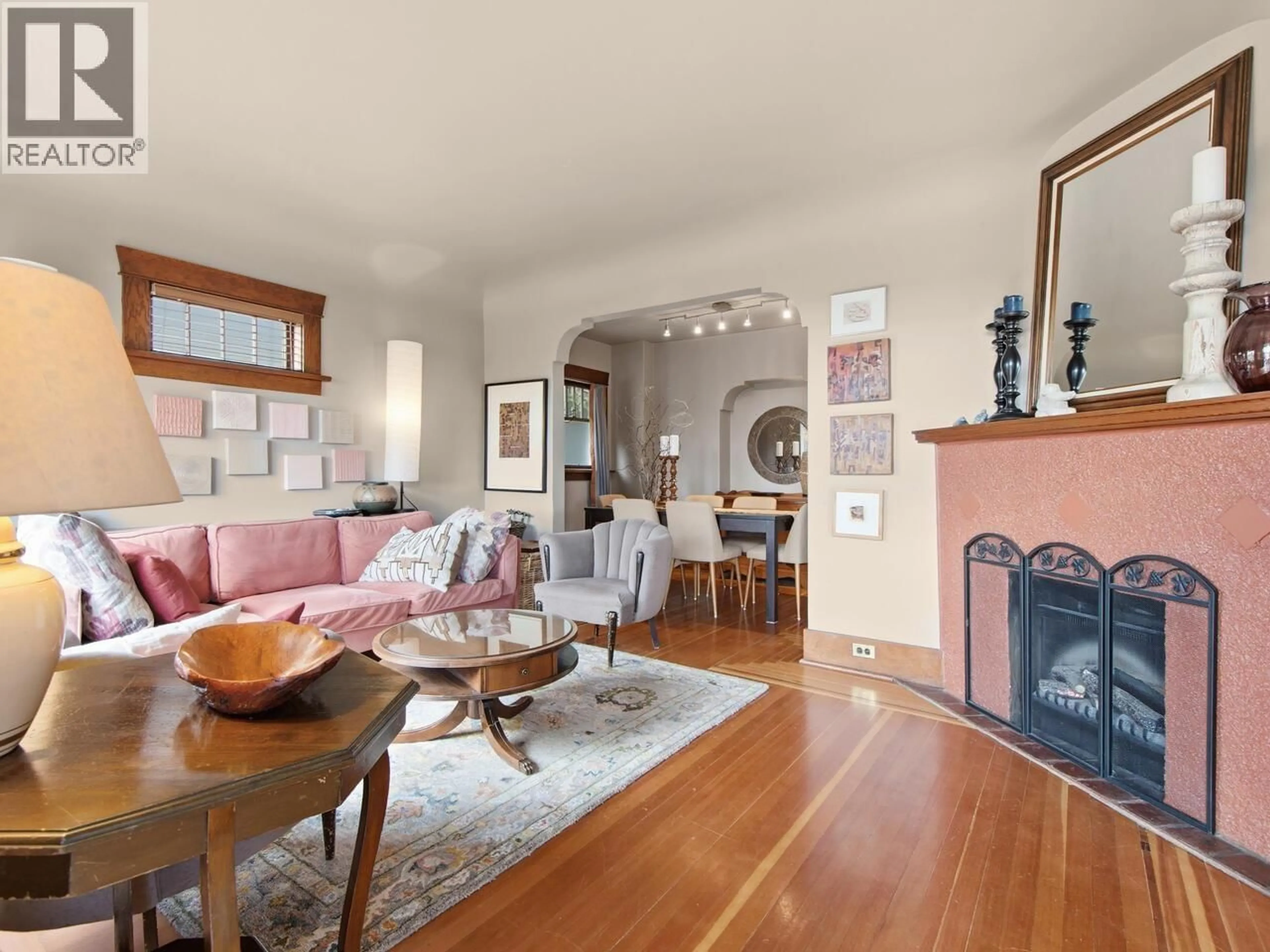 Living room with furniture, unknown for 1523 SEVENTH AVENUE, New Westminster British Columbia V3M2K2