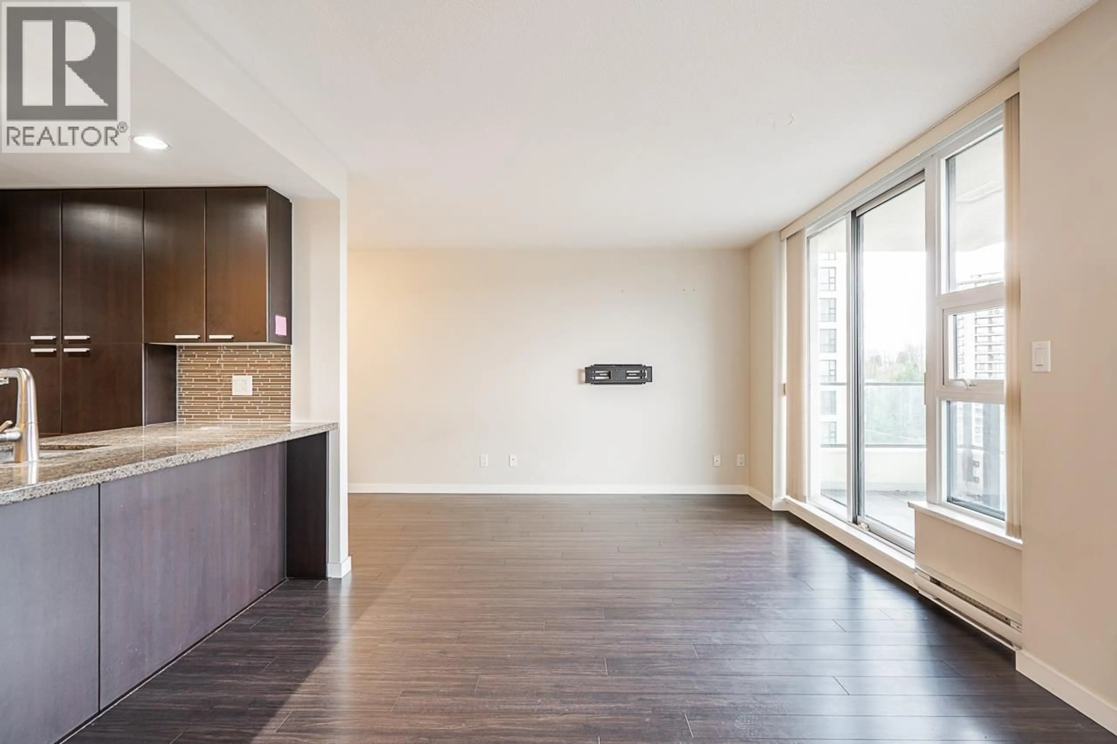 Unknown for 1705 - 2232 DOUGLAS ROAD, Burnaby British Columbia V5C0G9