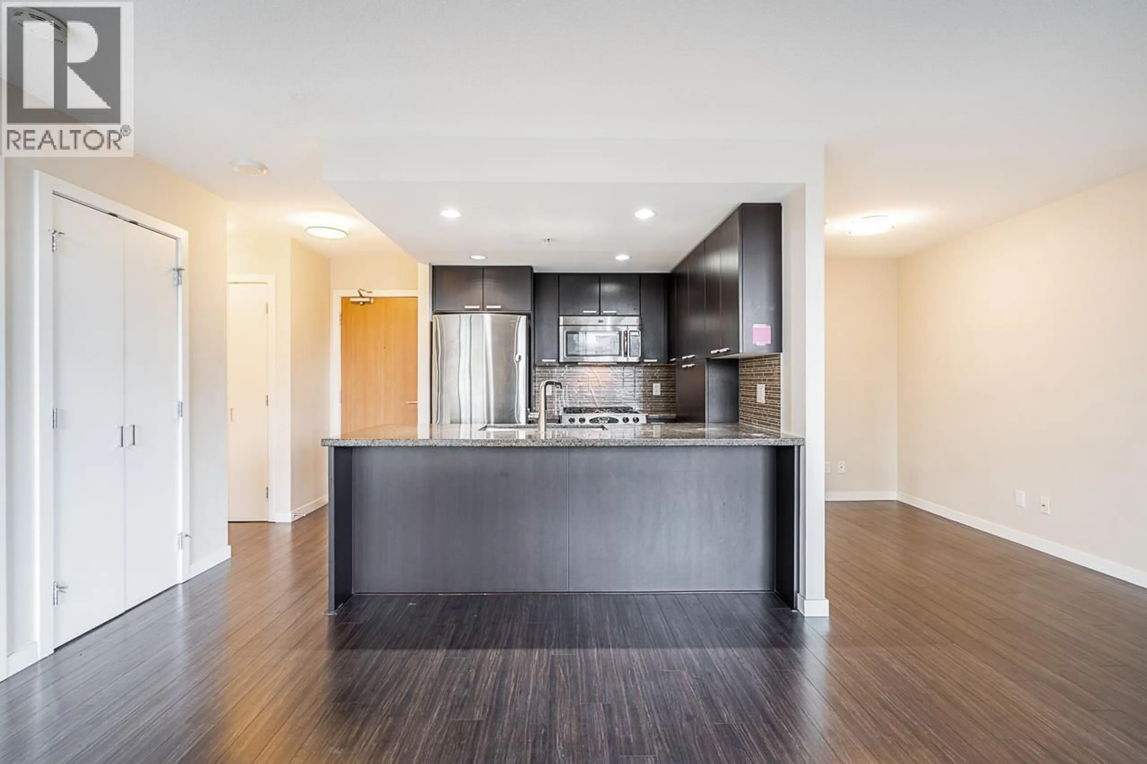 Open concept kitchen, unknown for 1705 - 2232 DOUGLAS ROAD, Burnaby British Columbia V5C0G9