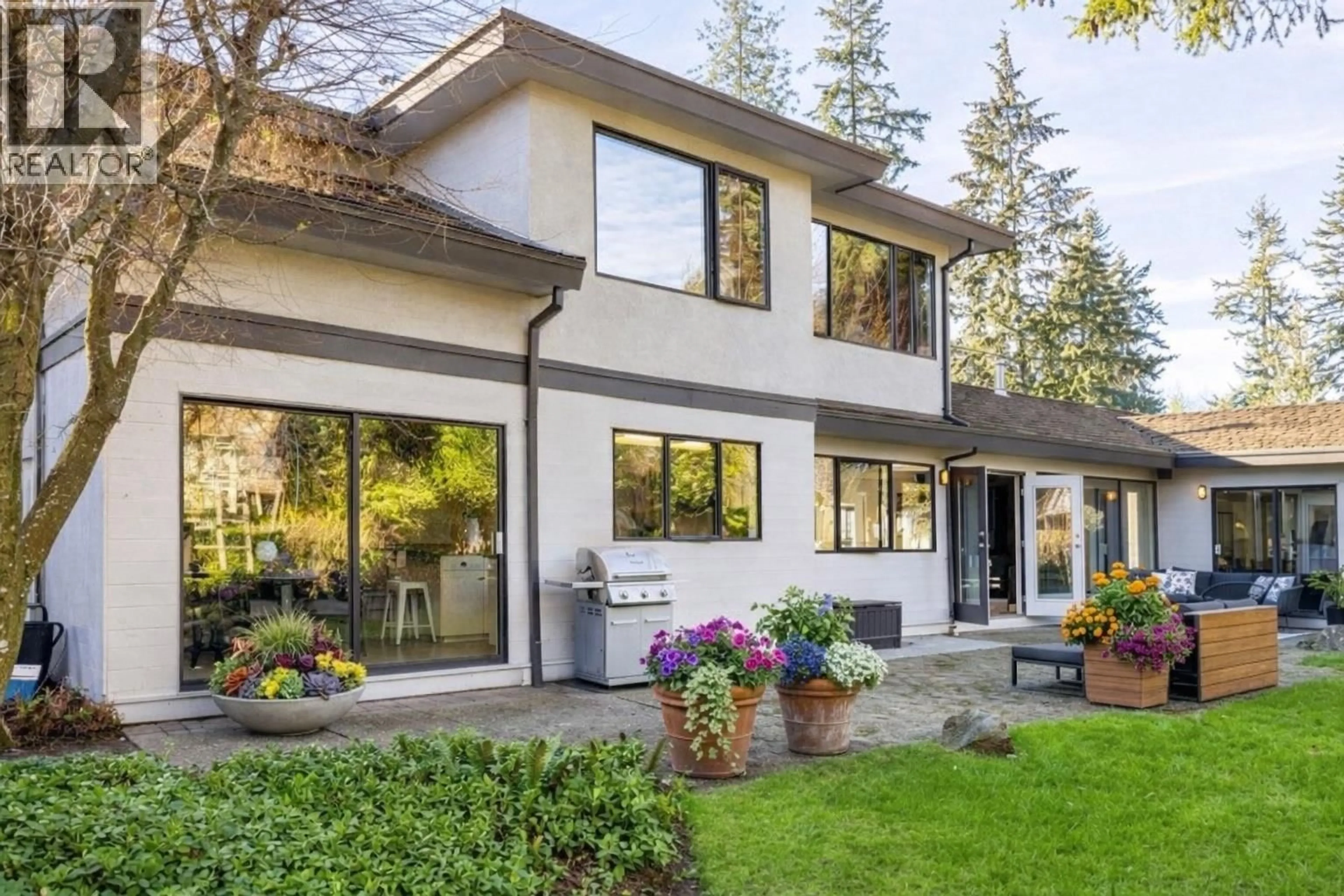 Home with vinyl exterior material, unknown for 4198 SUNSET BOULEVARD, North Vancouver British Columbia V7R3Y9