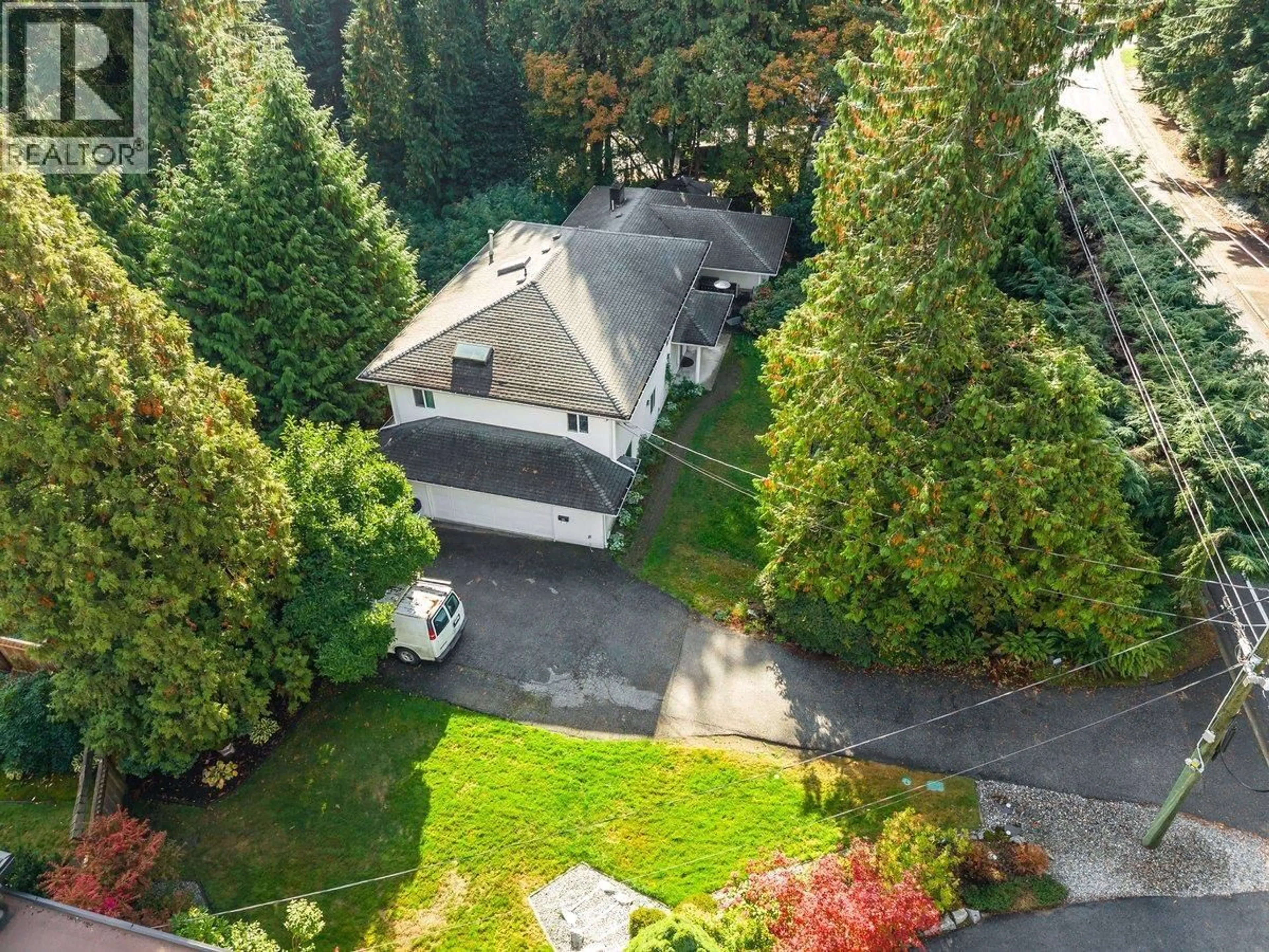A pic from outside/outdoor area/front of a property/back of a property/a pic from drone, unknown for 186 STEVENS DRIVE, West Vancouver British Columbia V7S1C4