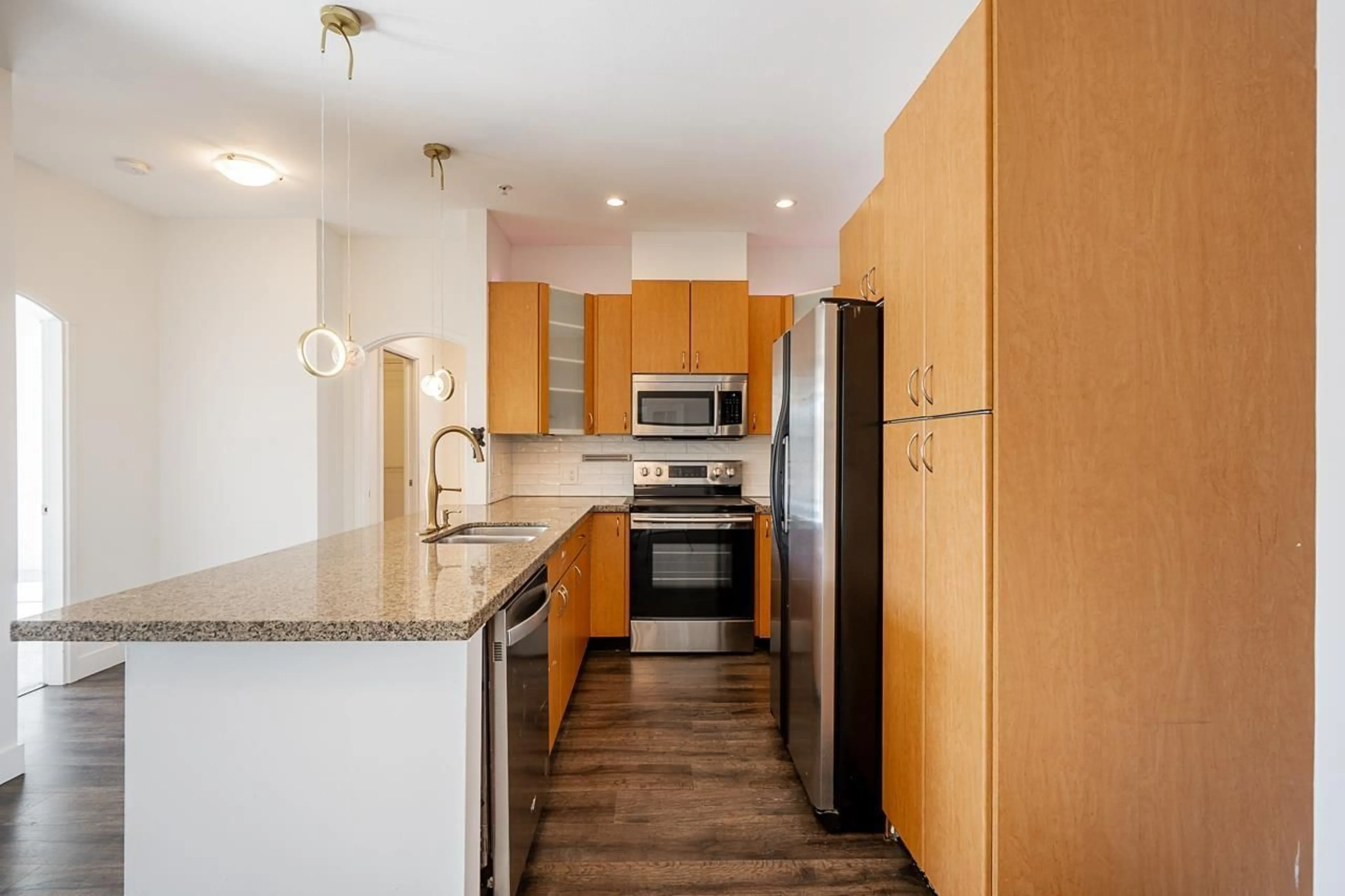 Open concept kitchen, unknown for 211 - 33485 SOUTH FRASER WAY, Abbotsford British Columbia V2S8P9