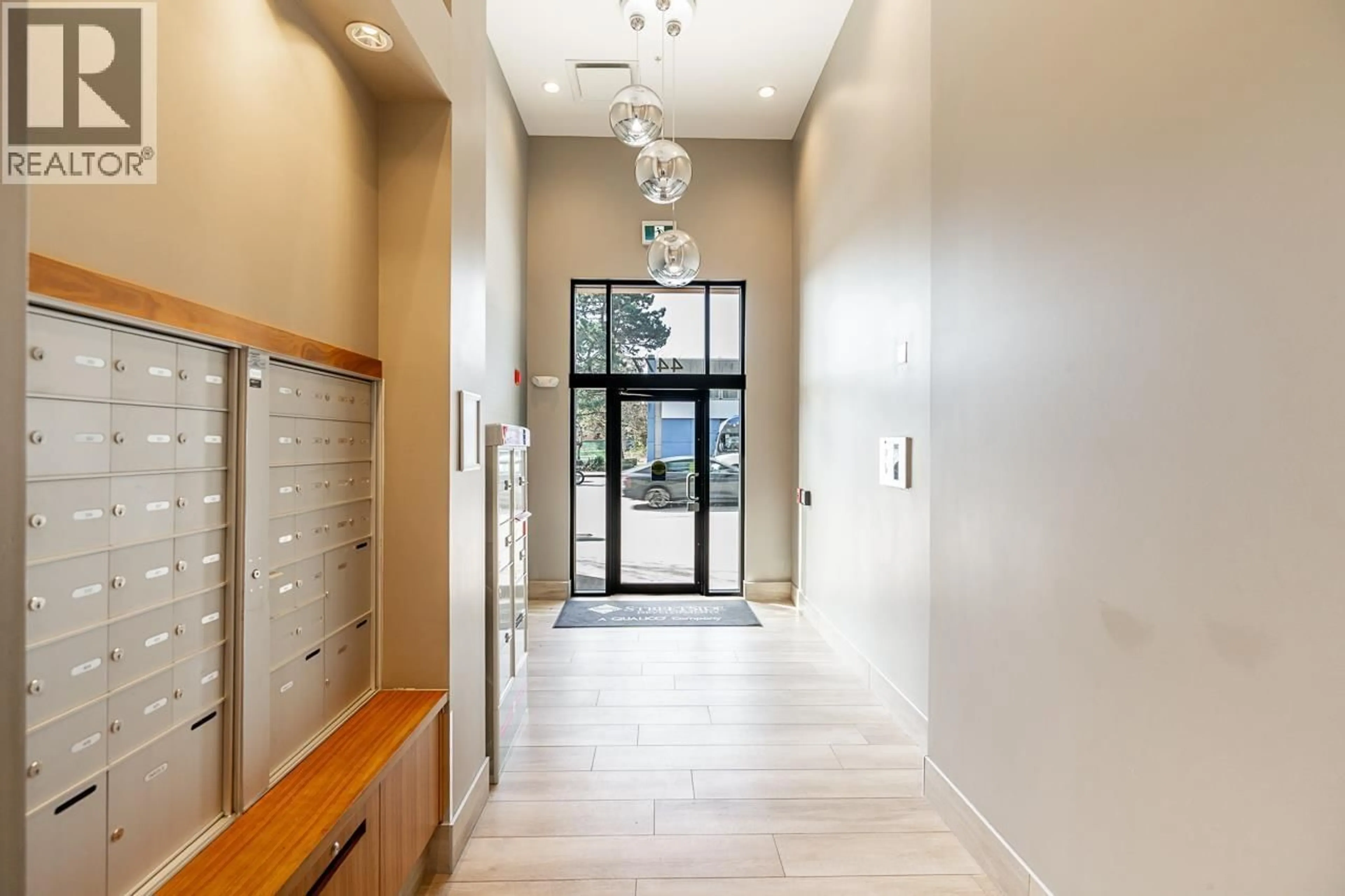 Indoor foyer for 502 - 4477 HASTINGS STREET, Burnaby British Columbia V5C2K1