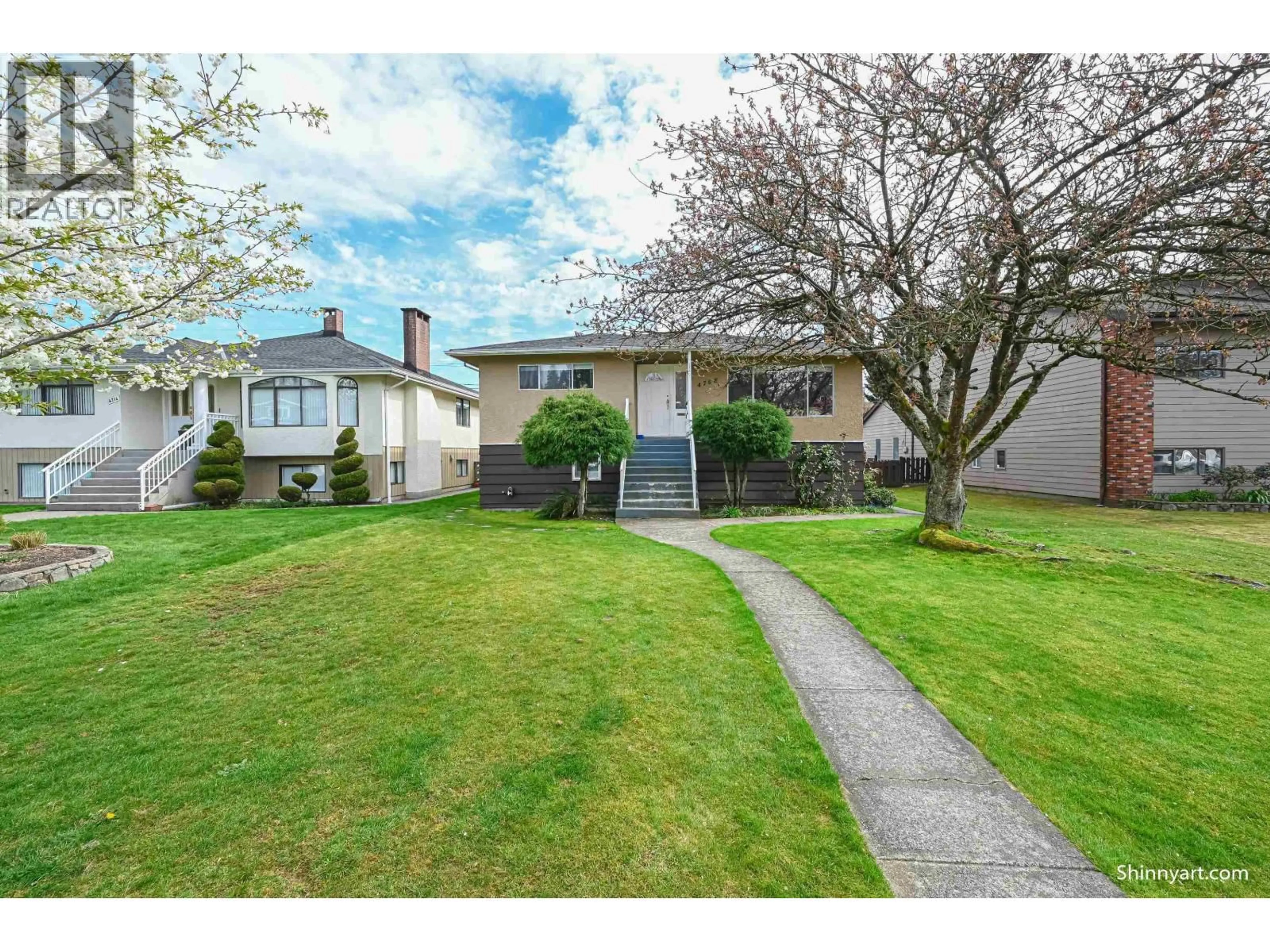 A pic from outside/outdoor area/front of a property/back of a property/a pic from drone, street for 4708 WESTLAWN DRIVE, Burnaby British Columbia V5C3R3