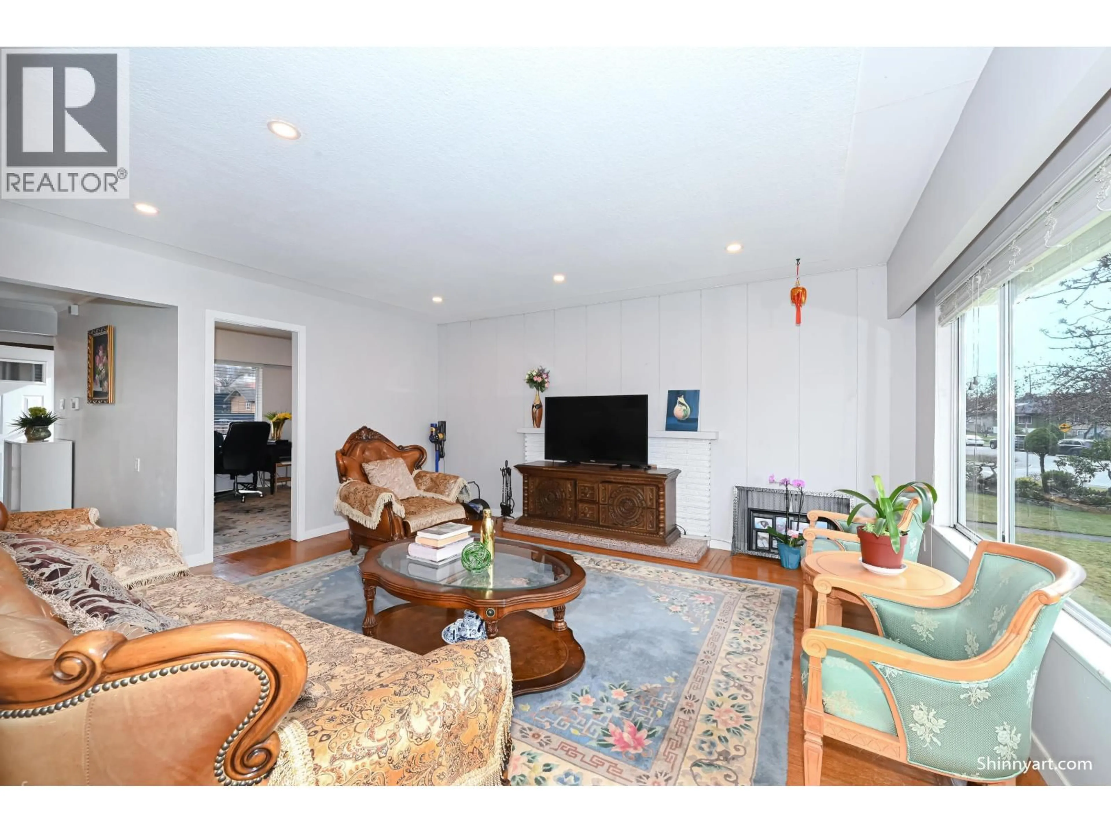 Living room with furniture, unknown for 4708 WESTLAWN DRIVE, Burnaby British Columbia V5C3R3