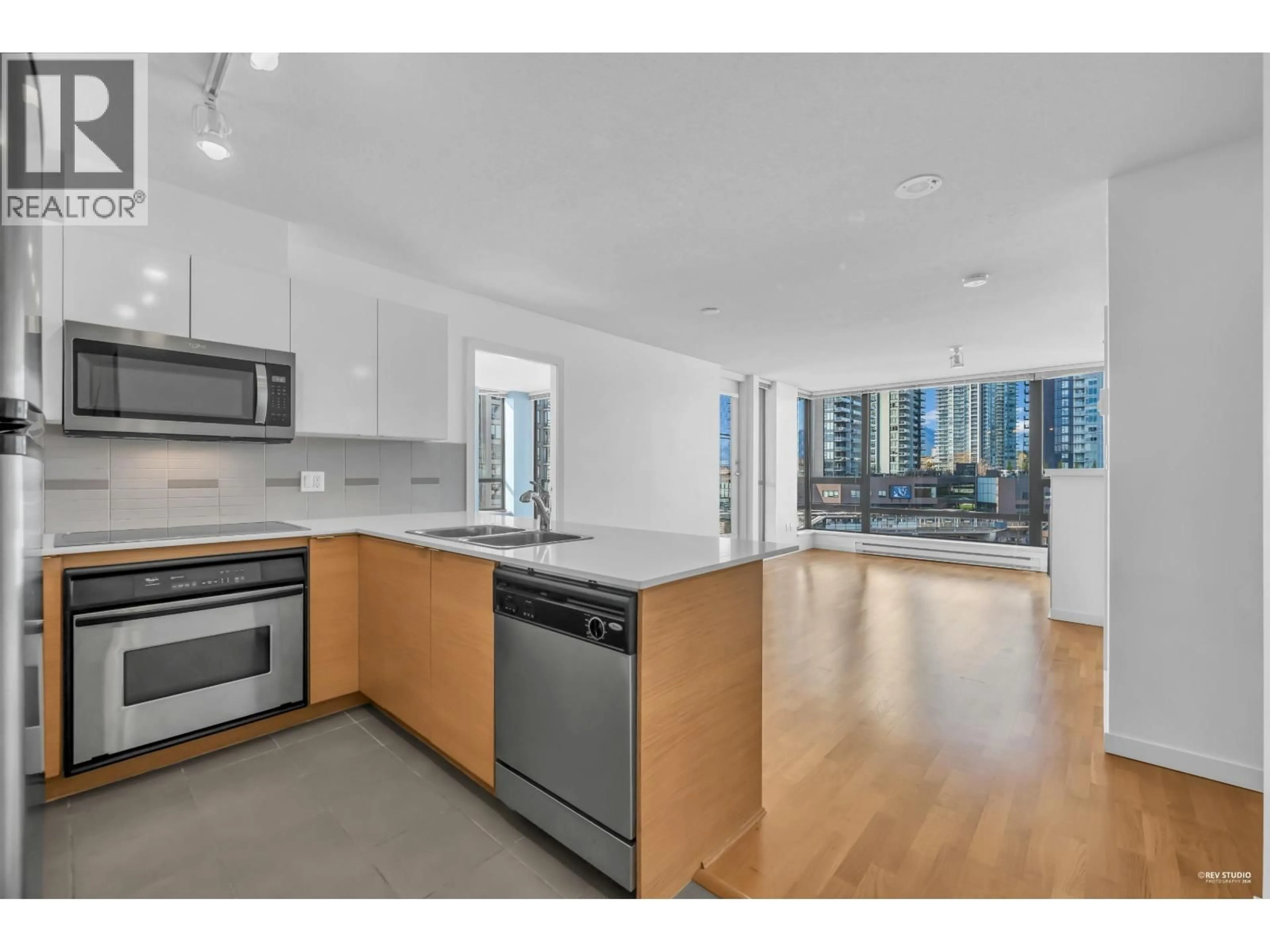 Unknown for 1002 - 4178 DAWSON STREET, Burnaby British Columbia V5C0A1