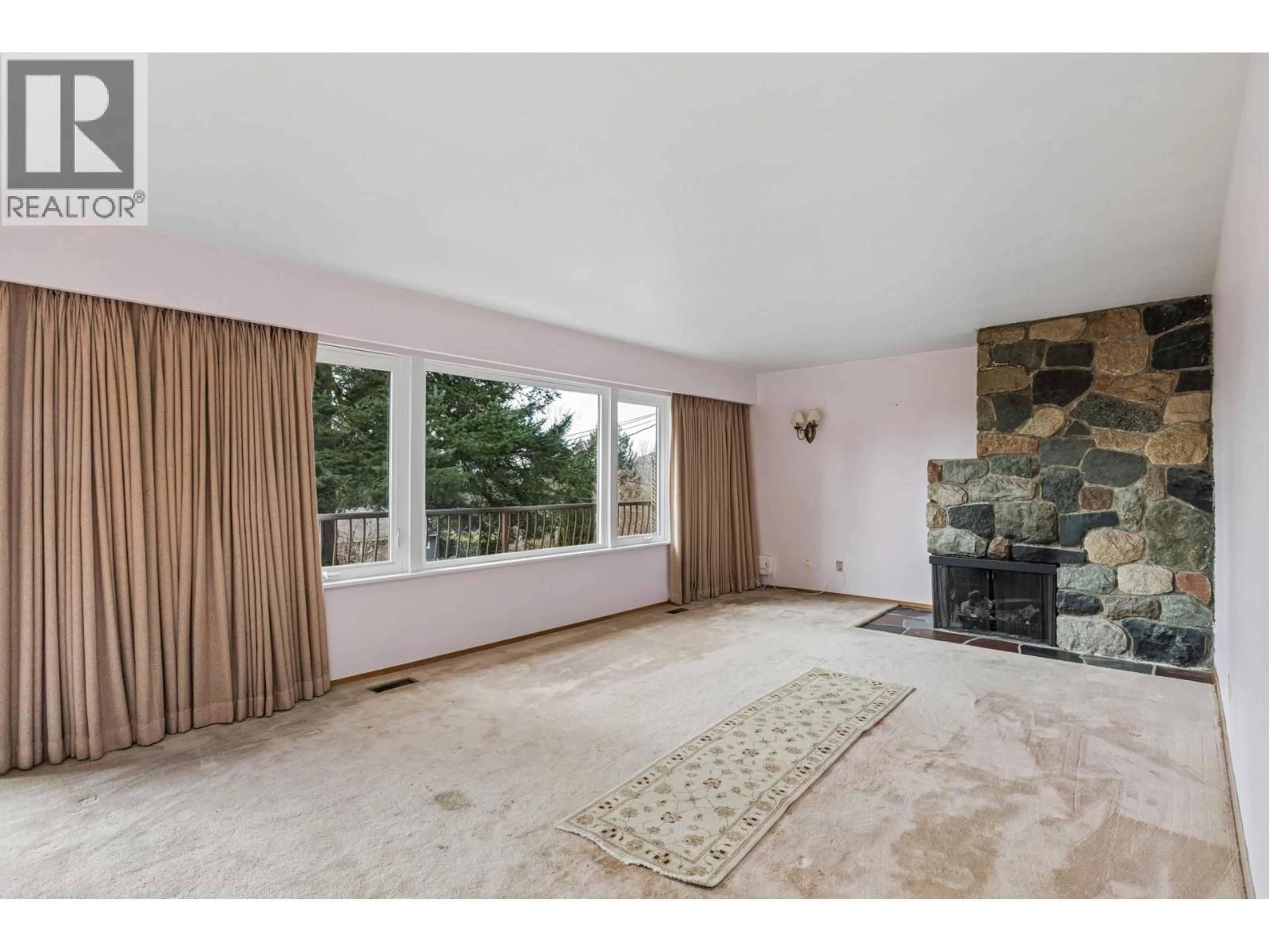 Unknown for 702 WINONA AVENUE, North Vancouver British Columbia V7R2B1