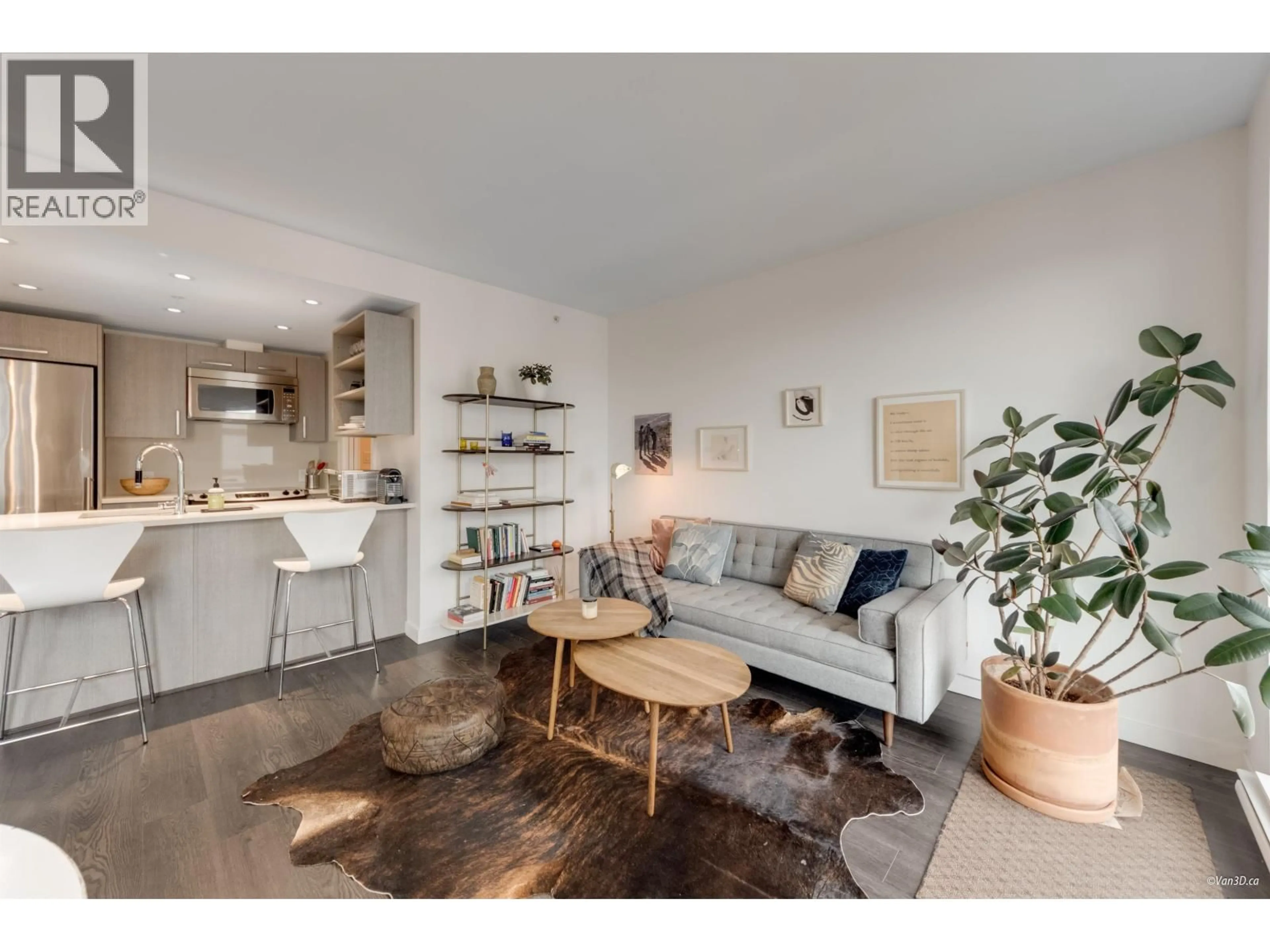 Living room with furniture, wood/laminate floor for 804 - 983 HASTINGS STREET, Vancouver British Columbia V6A0G9