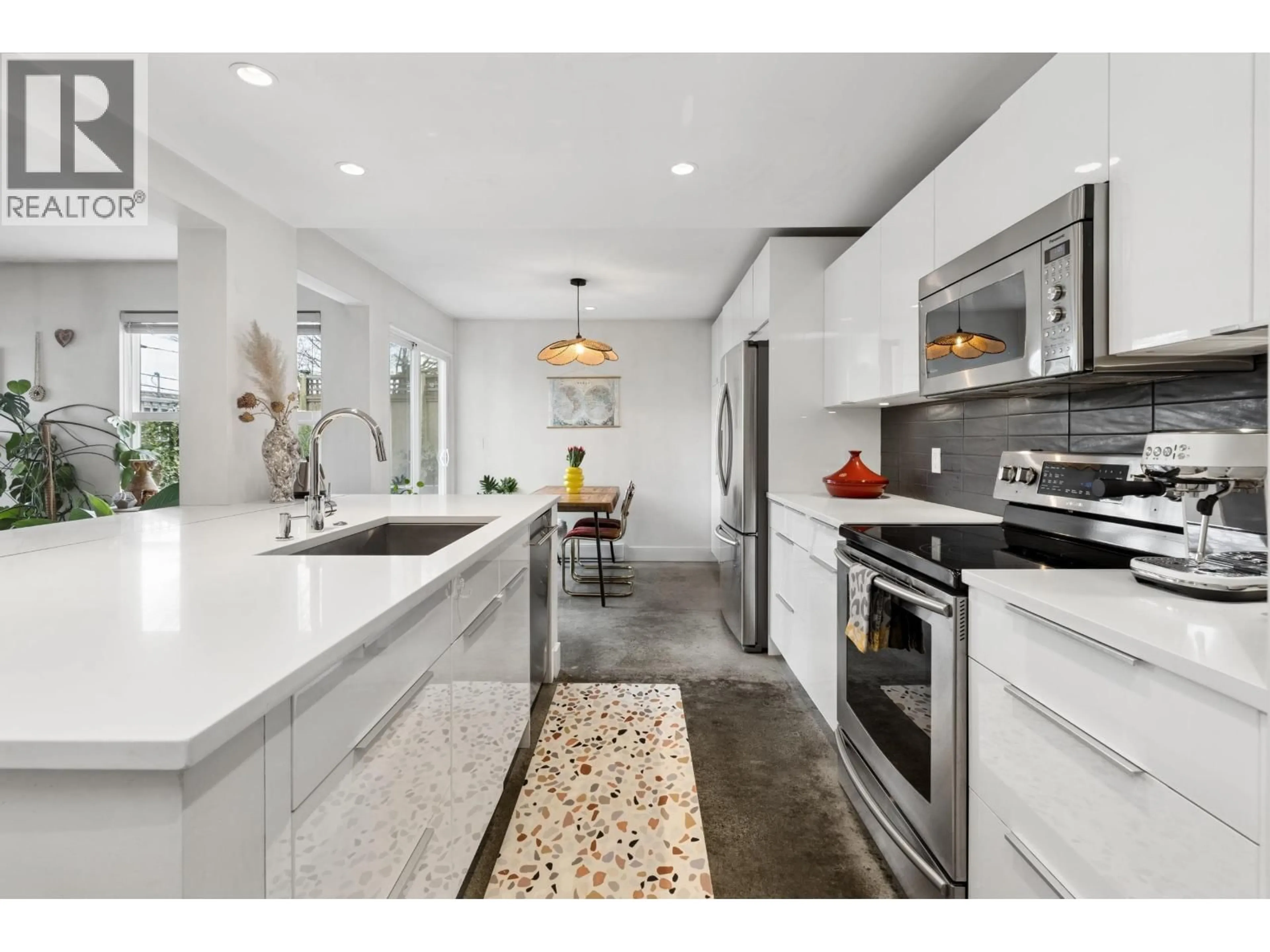 Open concept kitchen, ceramic/tile floor for 105 - 507 6TH AVENUE, Vancouver British Columbia V5T1K9