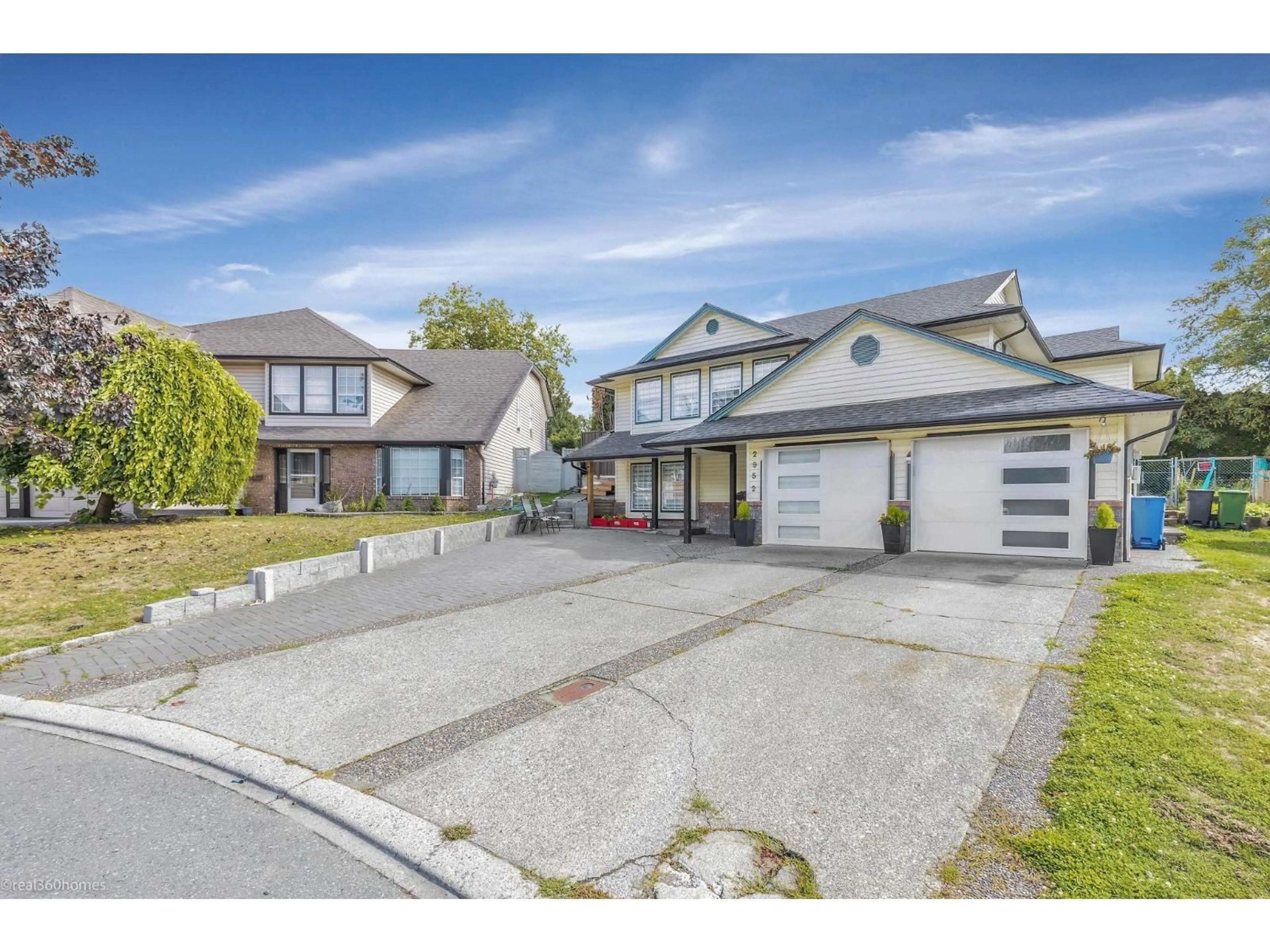 A pic from outside/outdoor area/front of a property/back of a property/a pic from drone, street for 2952 SIDONI PLACE, Abbotsford British Columbia V2T5K1