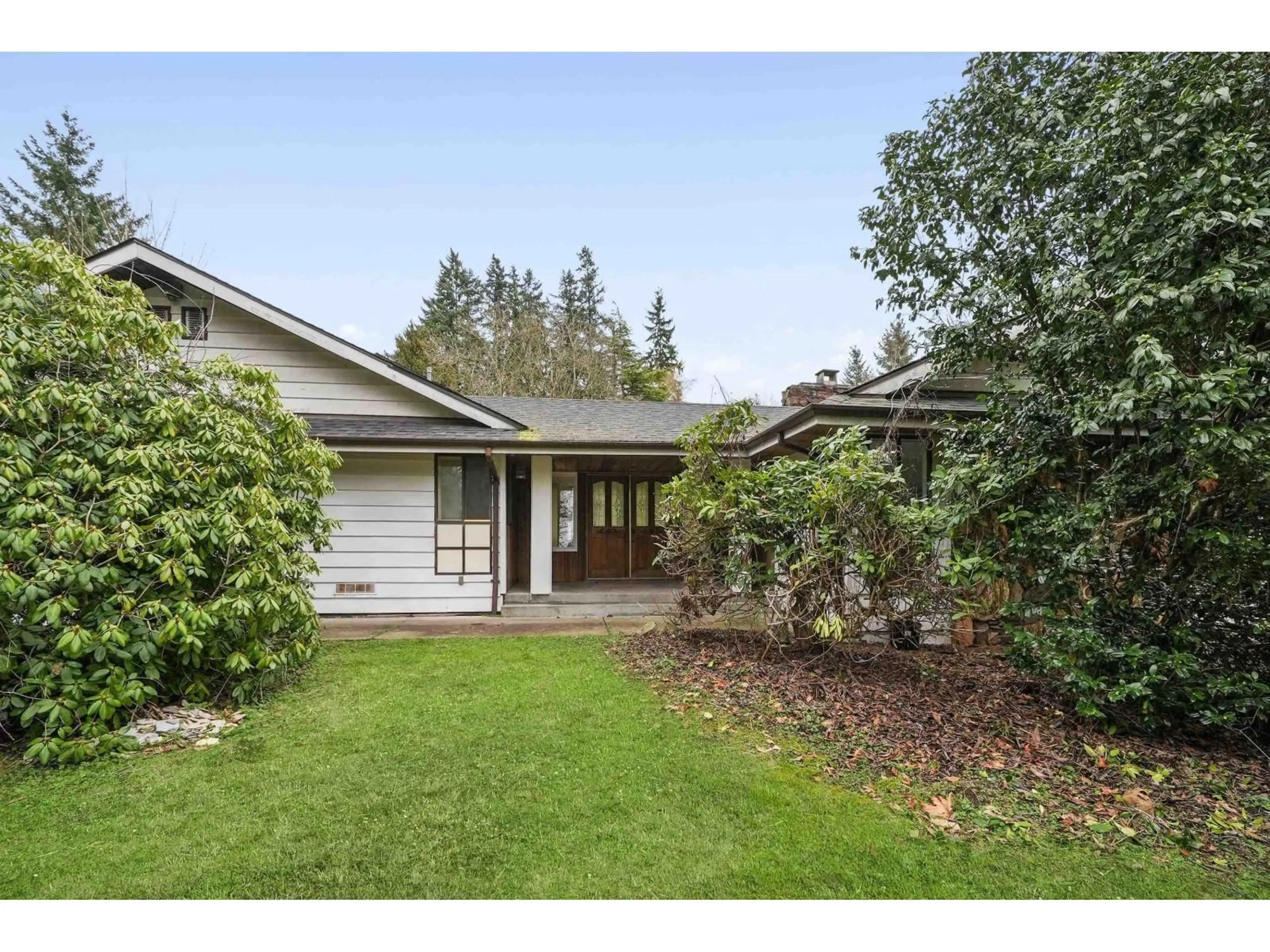 A pic from outside/outdoor area/front of a property/back of a property/a pic from drone, street for 7564 184 STREET, Surrey British Columbia V4N5V3