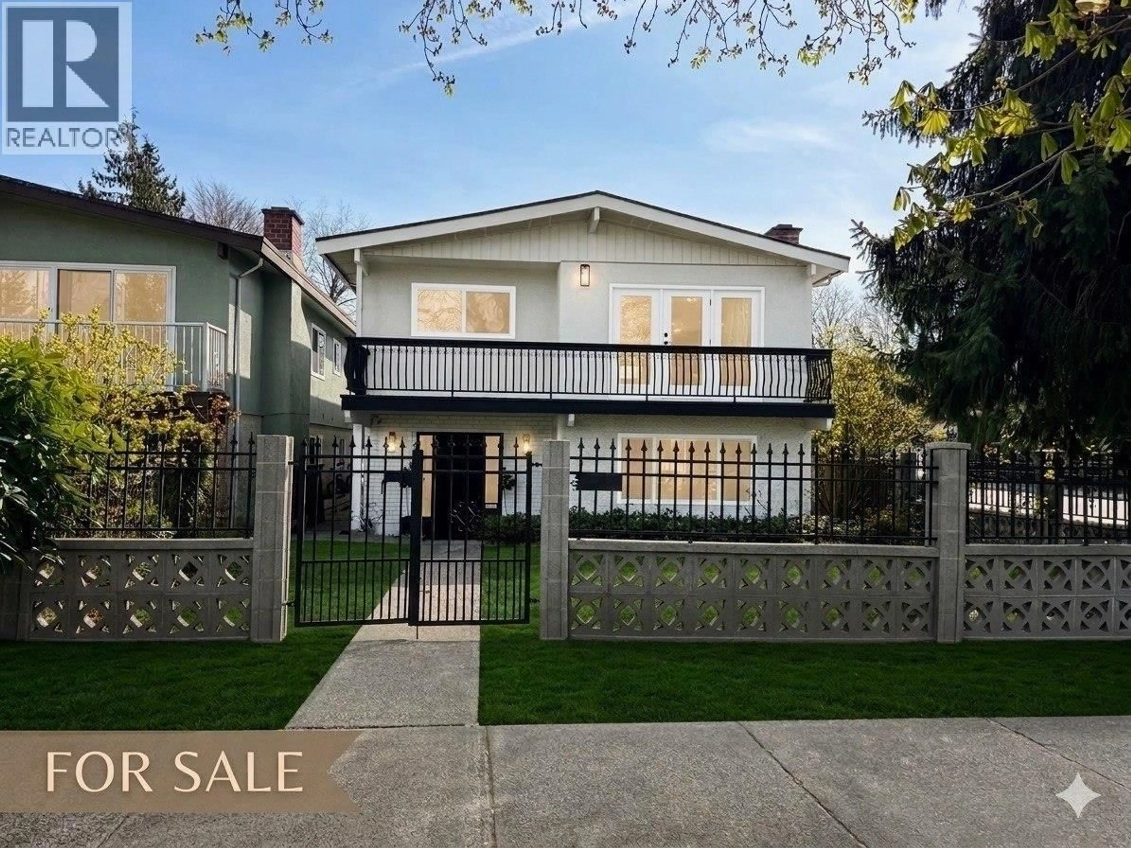 A pic from outside/outdoor area/front of a property/back of a property/a pic from drone, street for 2790 12TH AVENUE, Vancouver British Columbia V6K2P6