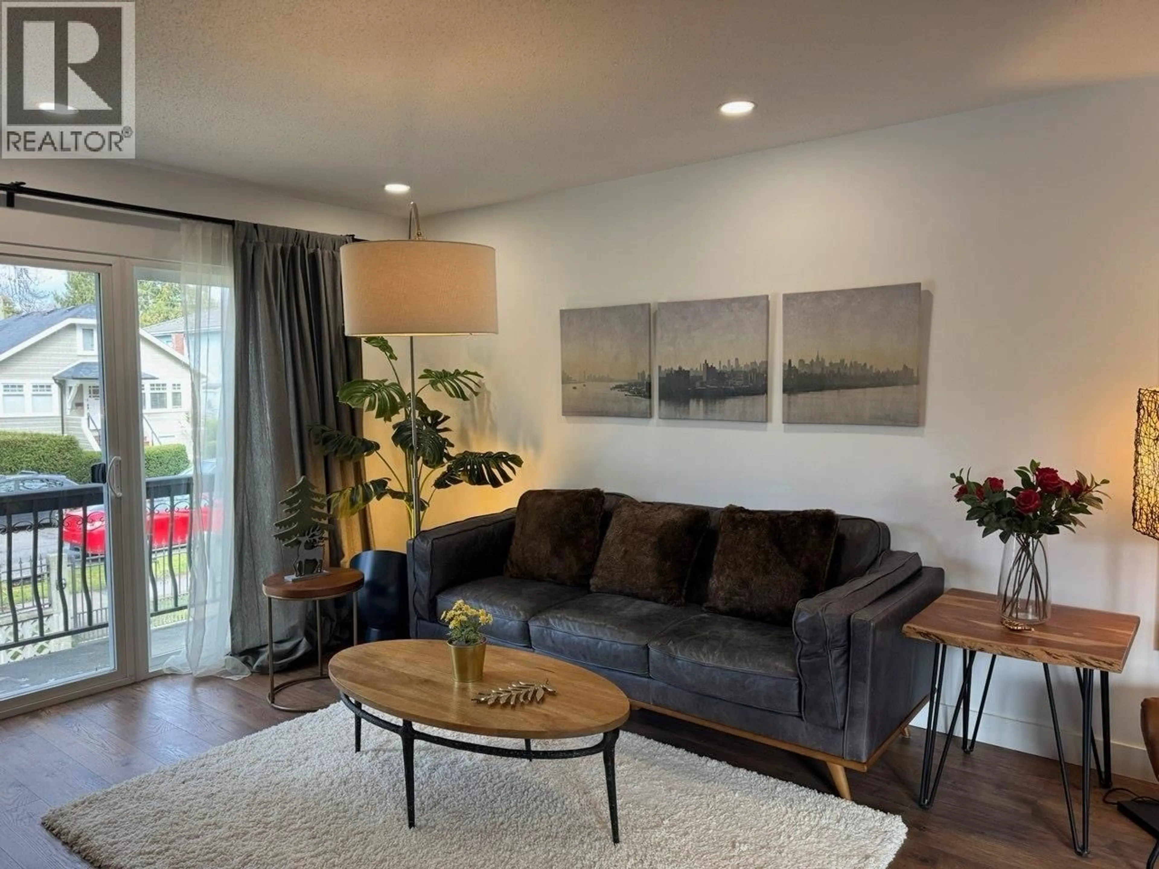 Living room with furniture, wood/laminate floor for 2790 12TH AVENUE, Vancouver British Columbia V6K2P6