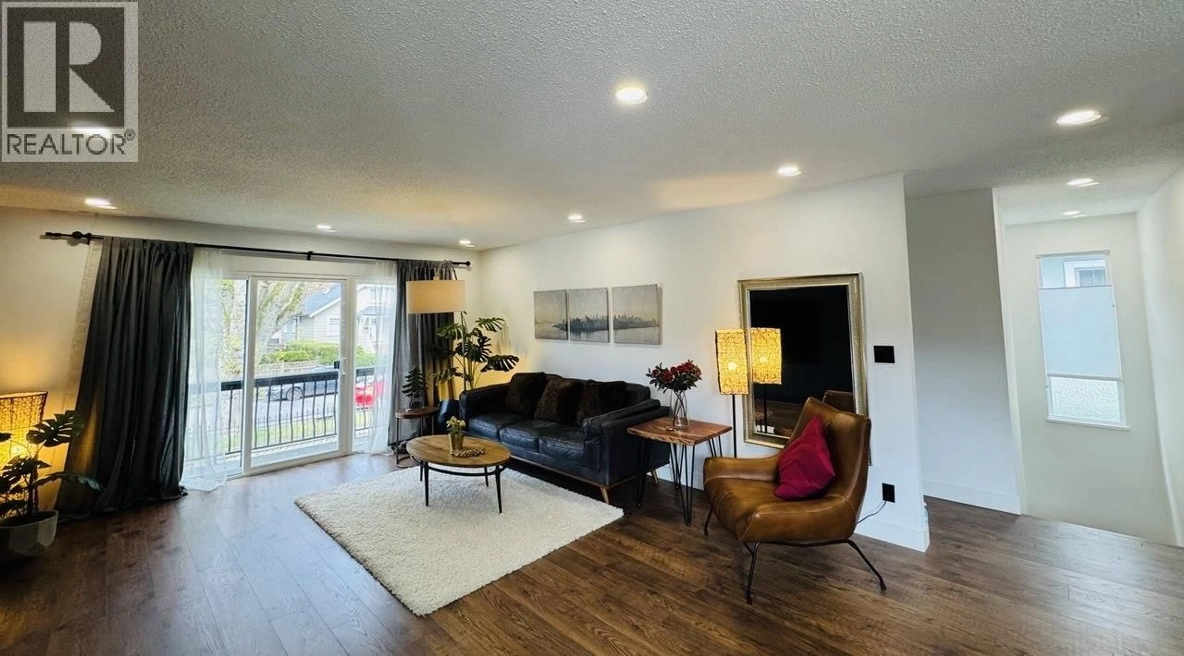 Living room with furniture, wood/laminate floor for 2790 12TH AVENUE, Vancouver British Columbia V6K2P6