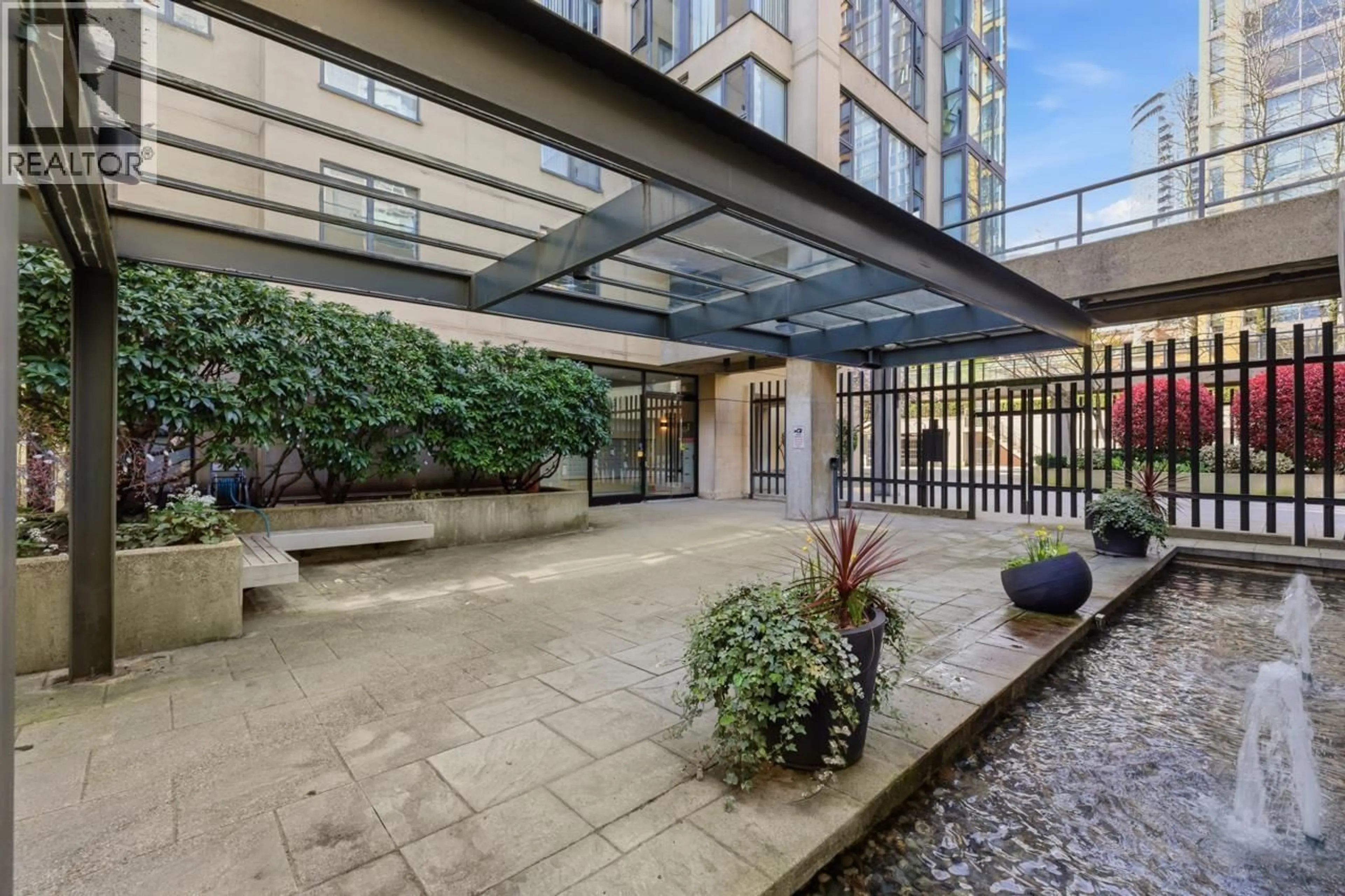 Indoor foyer for 501 - 1155 HOMER STREET, Vancouver British Columbia V6B5T5