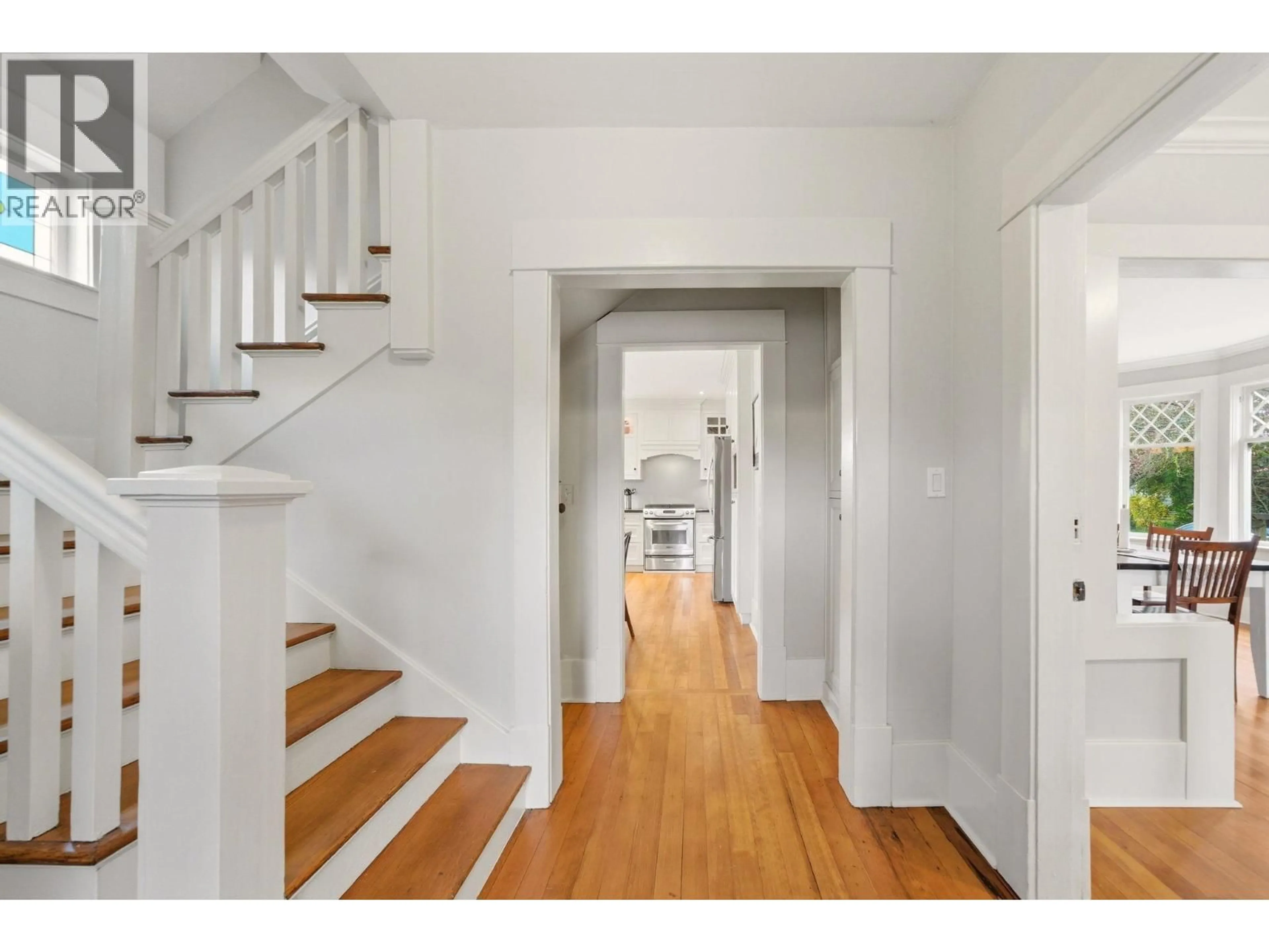 Indoor entryway for 416 SECOND STREET, New Westminster British Columbia V3L2L4