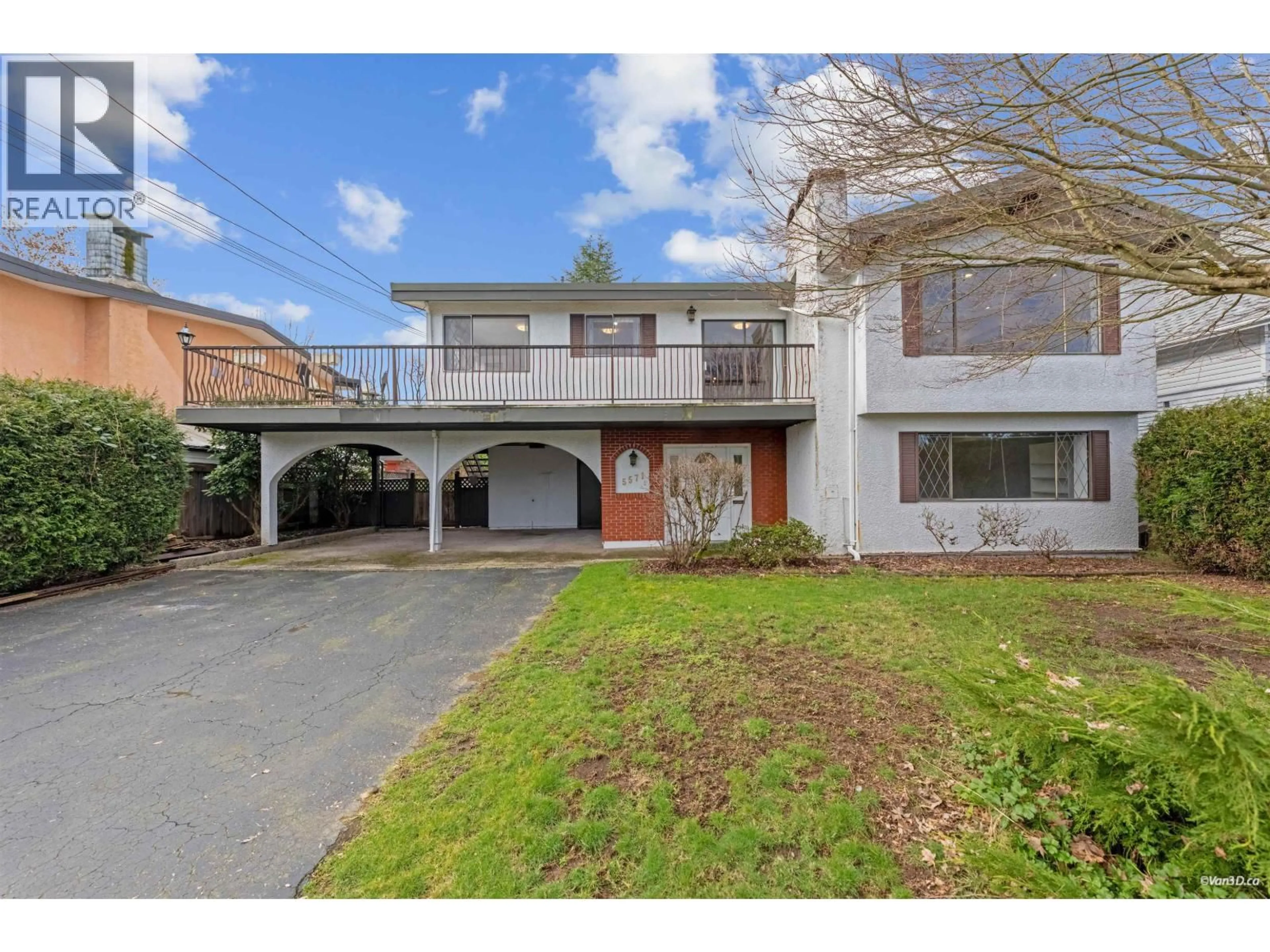 A pic from outside/outdoor area/front of a property/back of a property/a pic from drone, street for 5571 CLAUDE AVENUE, Burnaby British Columbia V5E2M7