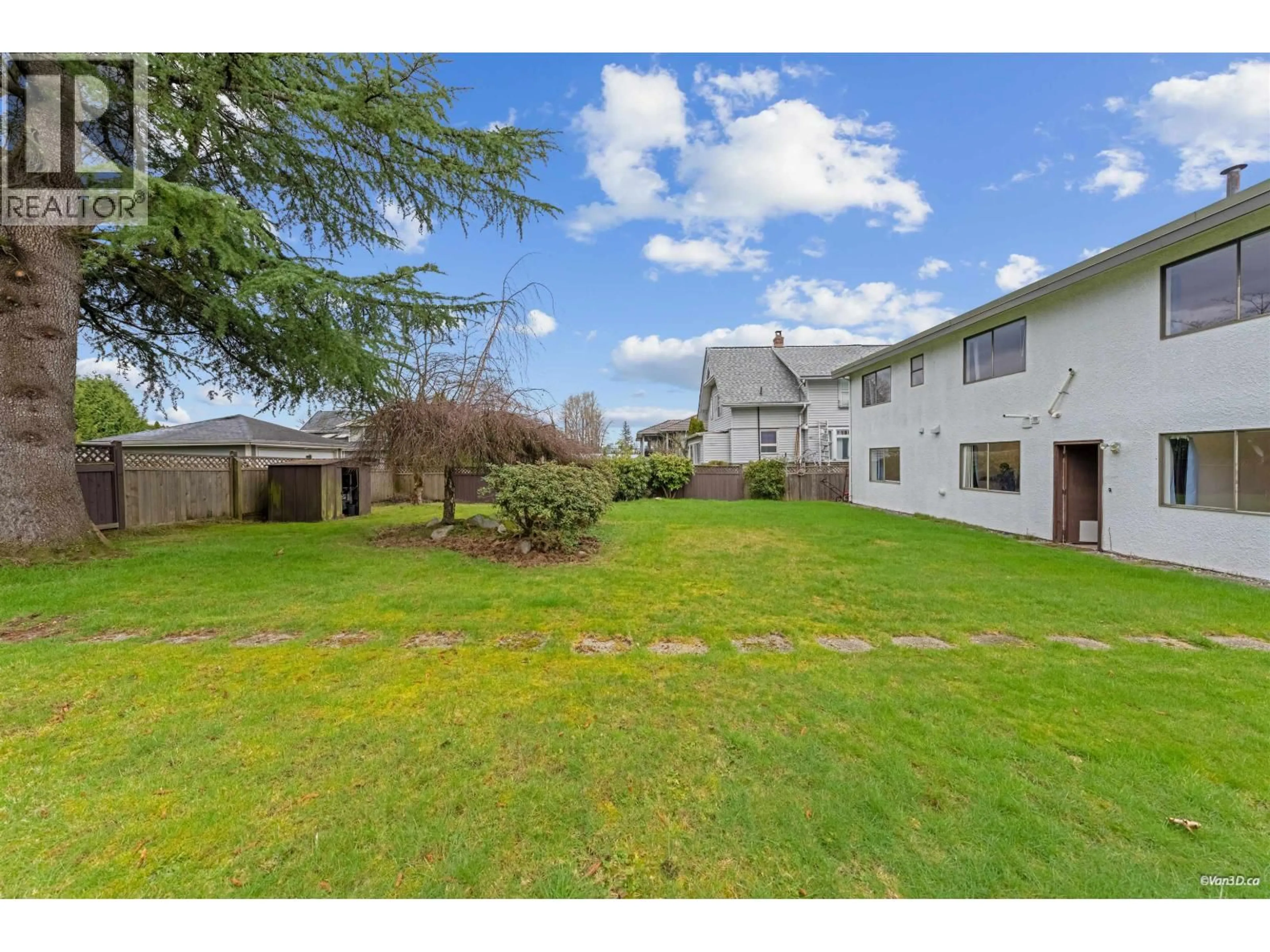 A pic from outside/outdoor area/front of a property/back of a property/a pic from drone, unknown for 5571 CLAUDE AVENUE, Burnaby British Columbia V5E2M7