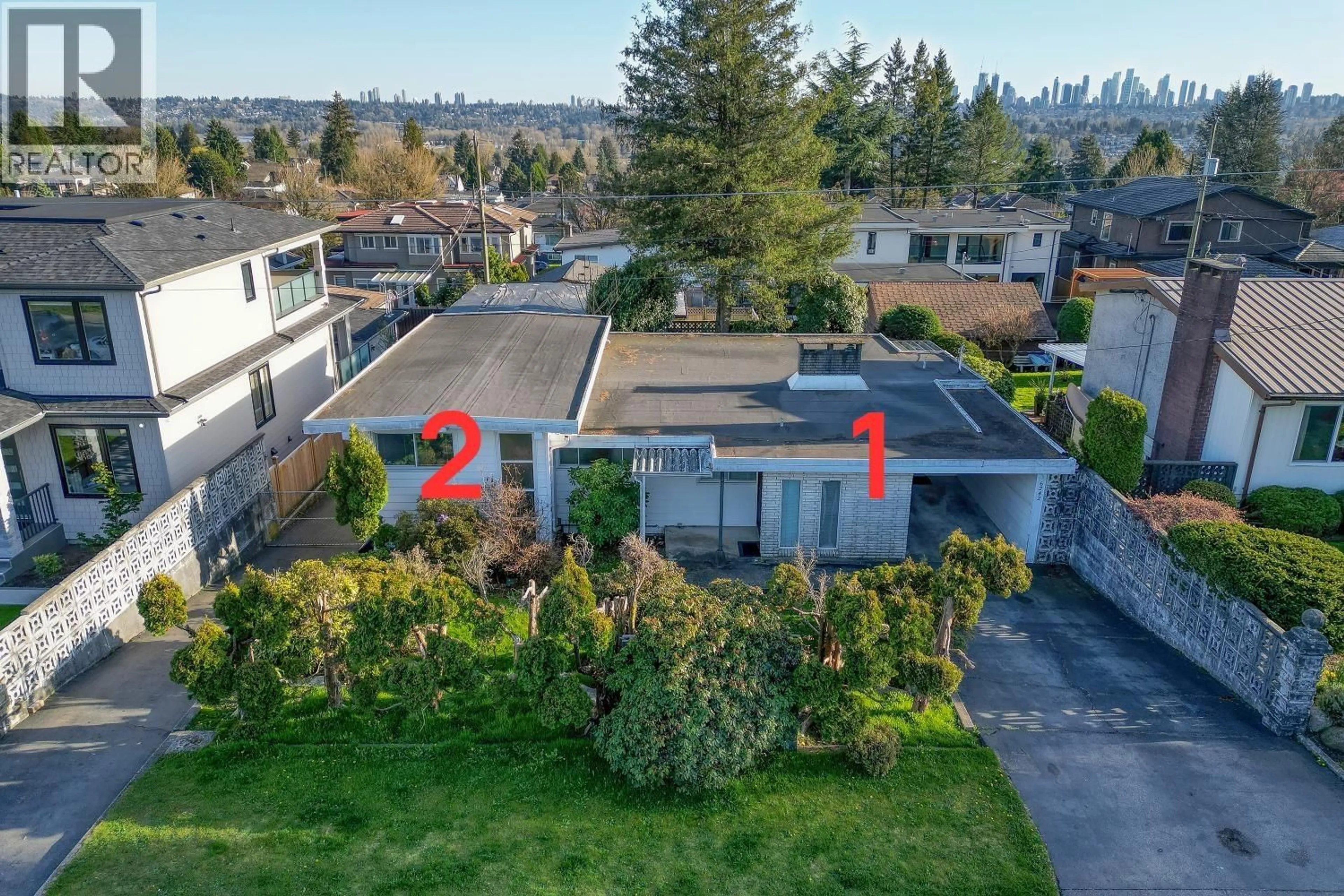 A pic from outside/outdoor area/front of a property/back of a property/a pic from drone, street for 6242 KITCHENER STREET, Burnaby British Columbia V5B2J4