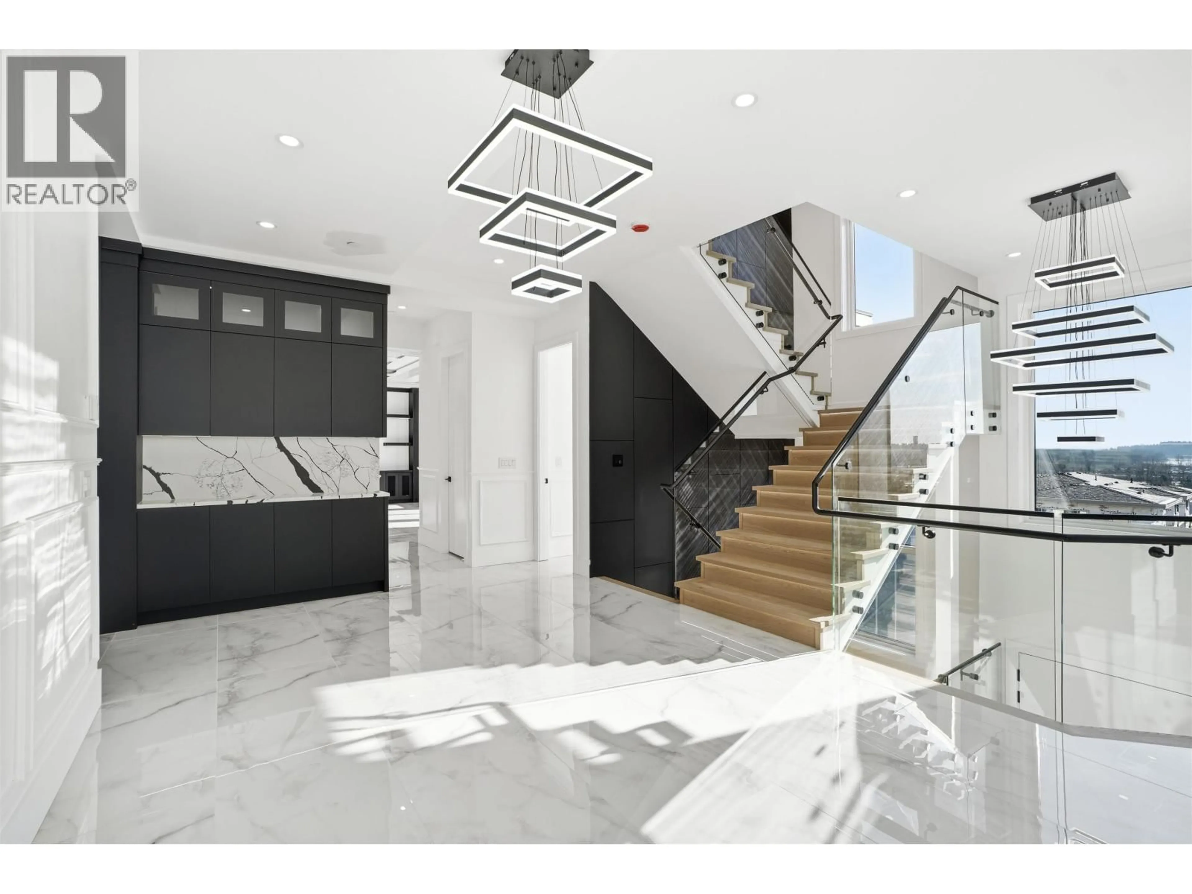 Indoor foyer for 2263 MONASHEE COURT, Coquitlam British Columbia V3K6P7