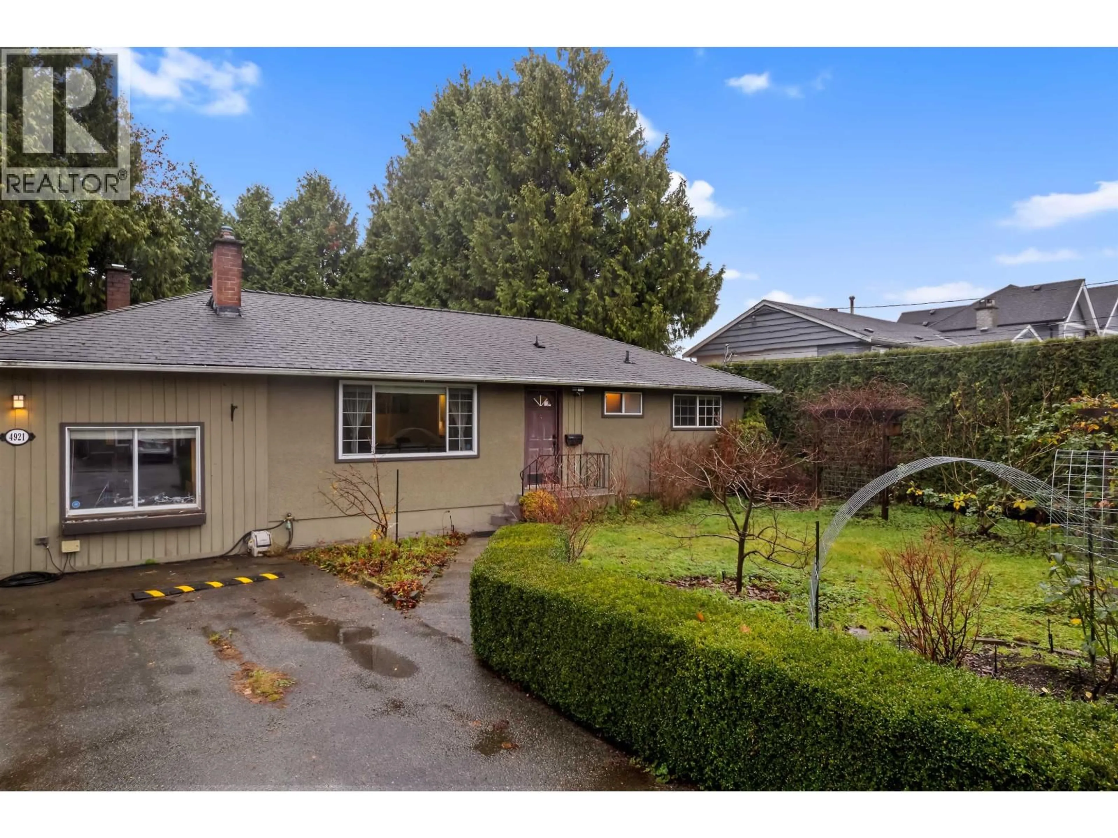 A pic from outside/outdoor area/front of a property/back of a property/a pic from drone, street for 4921 44A AVENUE, Delta British Columbia V4K1E6