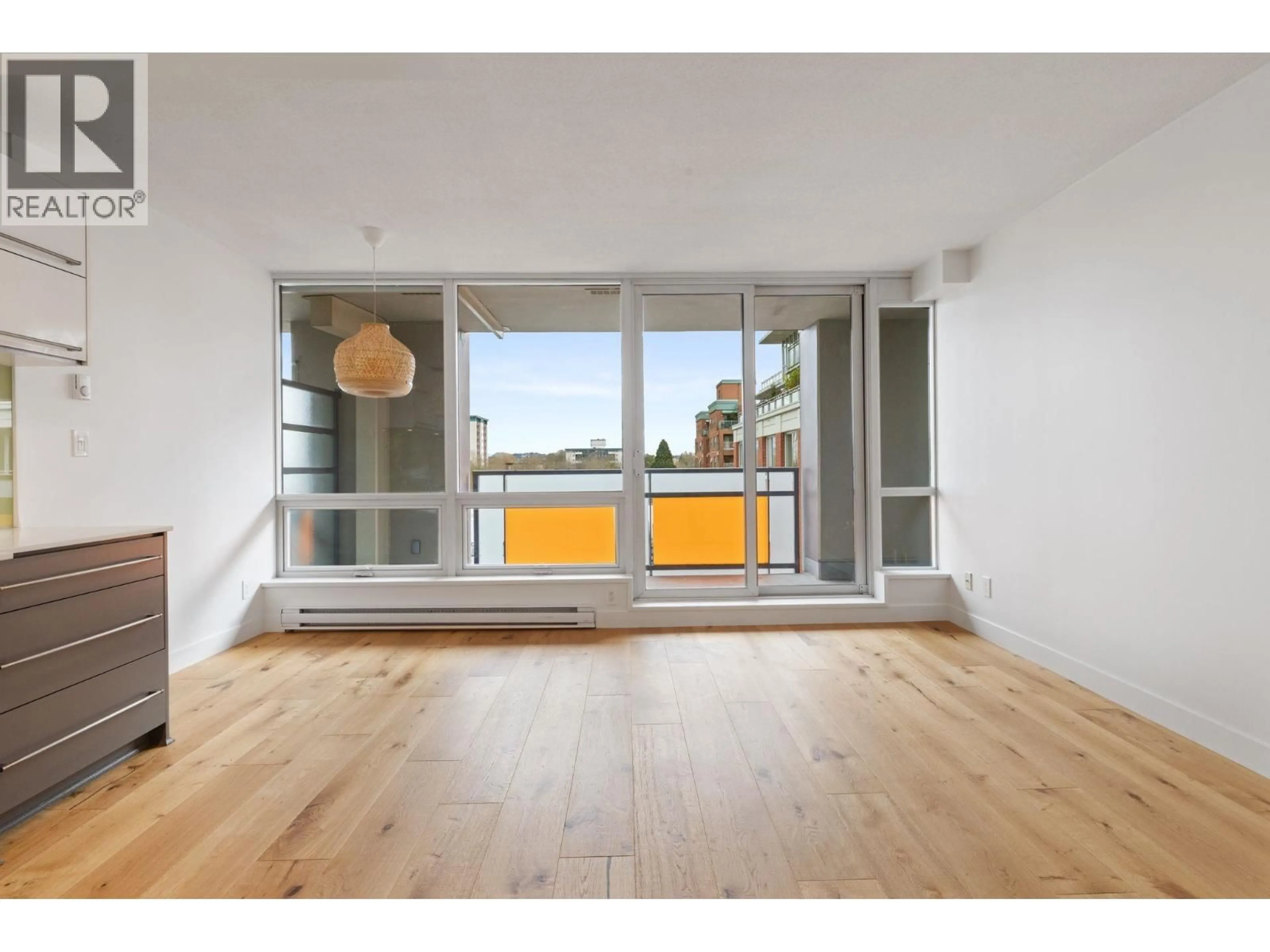 A pic of a room for 710 - 718 MAIN STREET, Vancouver British Columbia V6A0B1