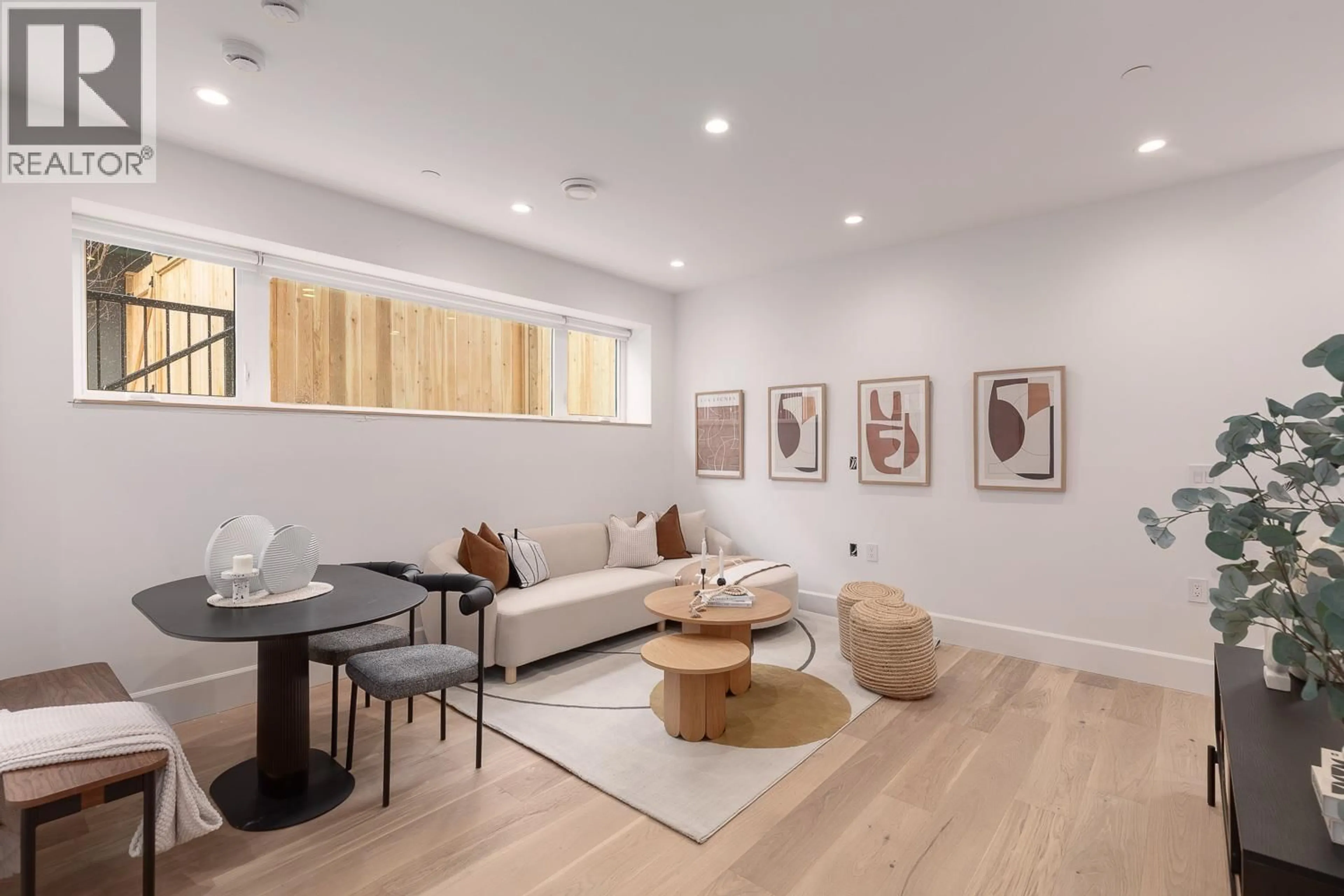 Living room with furniture, wood/laminate floor for 851 19TH AVENUE, Vancouver British Columbia V5V1K6