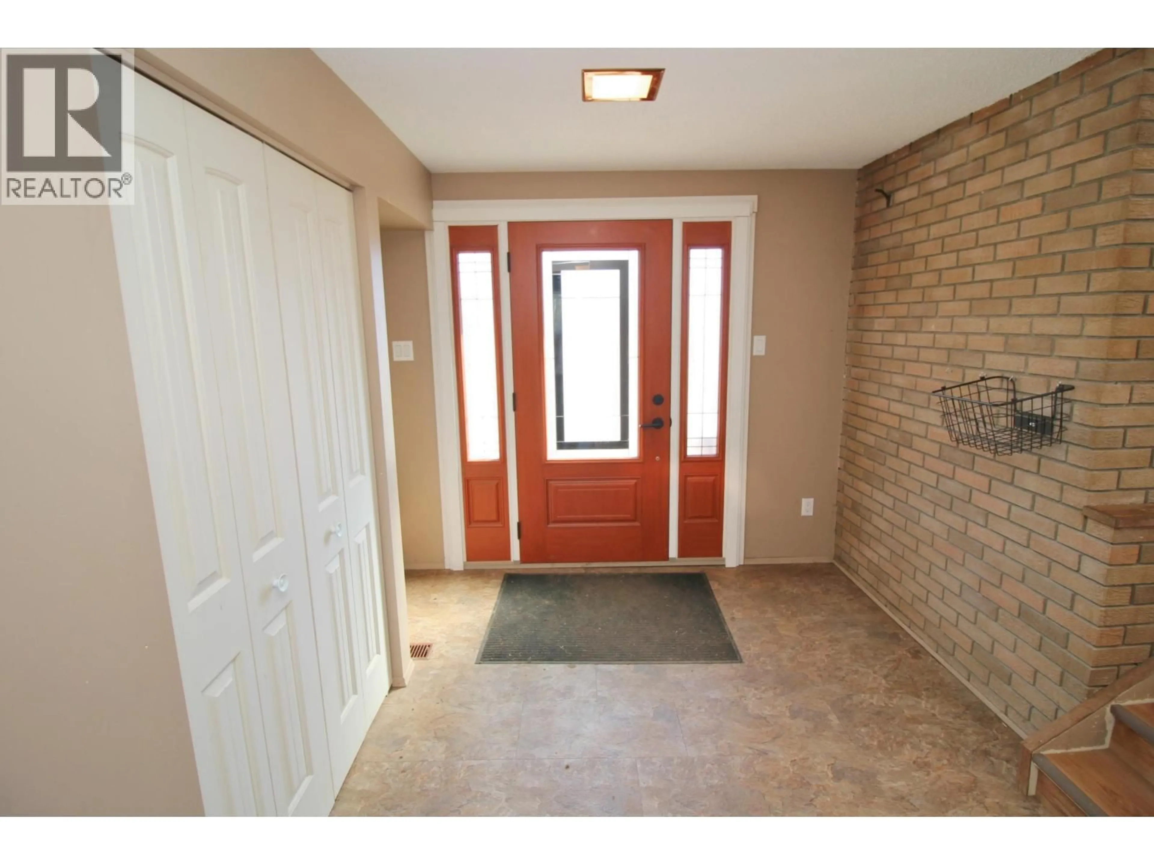 Indoor entryway for 1933 HUNGERFORD DRIVE, Houston British Columbia V0J1Z0