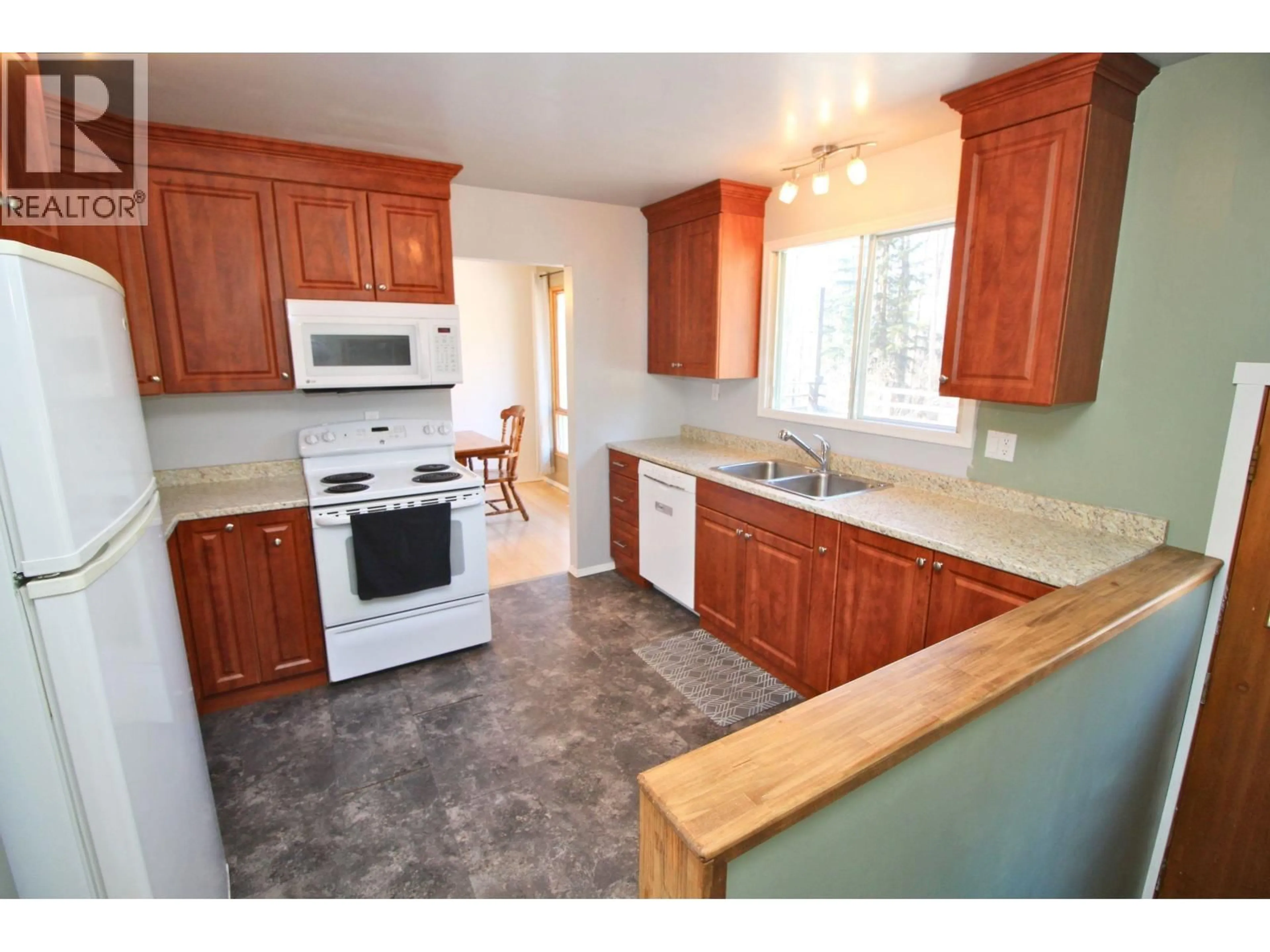 Standard kitchen, ceramic/tile floor for 1933 HUNGERFORD DRIVE, Houston British Columbia V0J1Z0