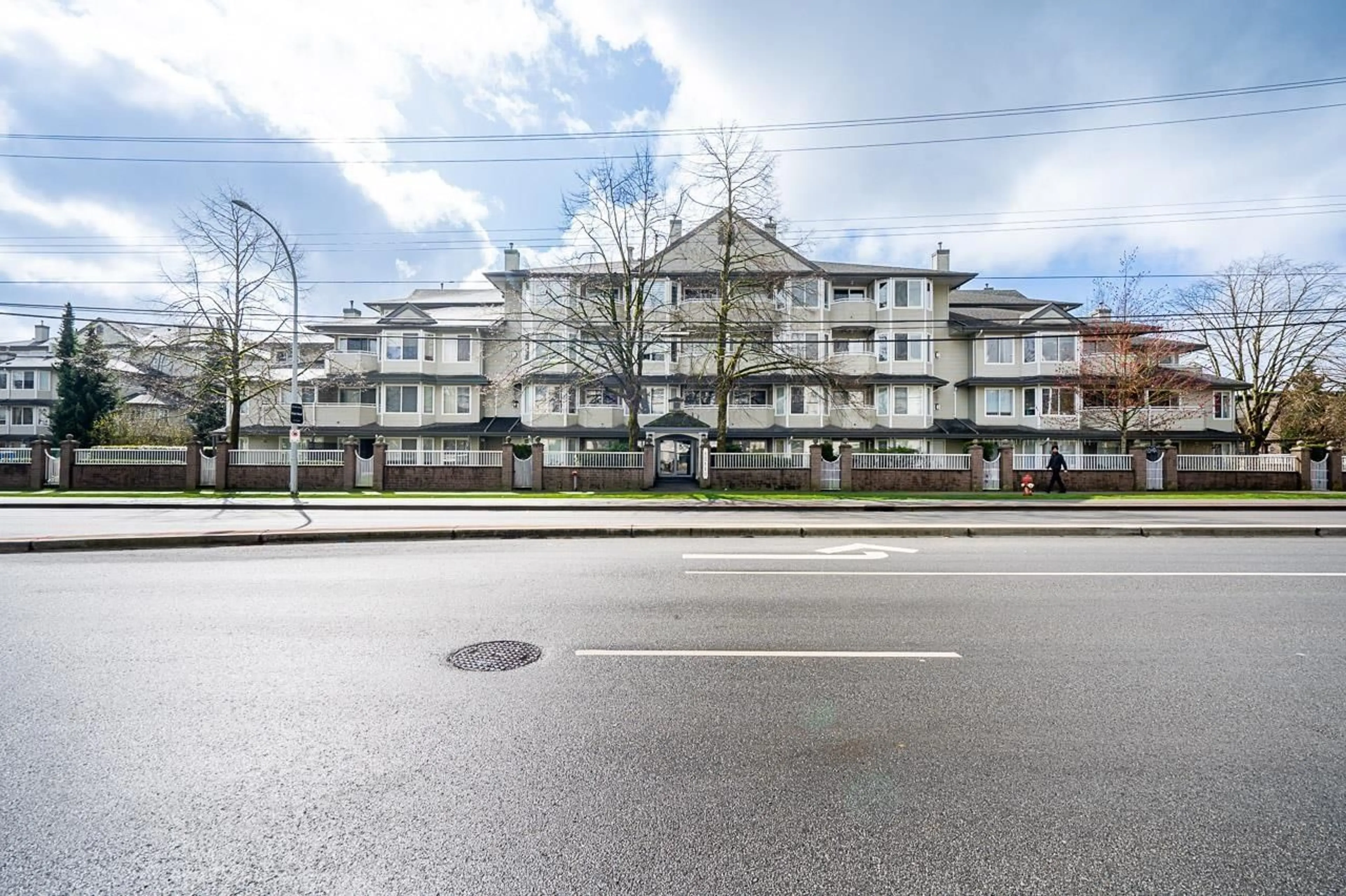 Blurry image for 303 - 12110 80 AVENUE, Surrey British Columbia V3W0V2